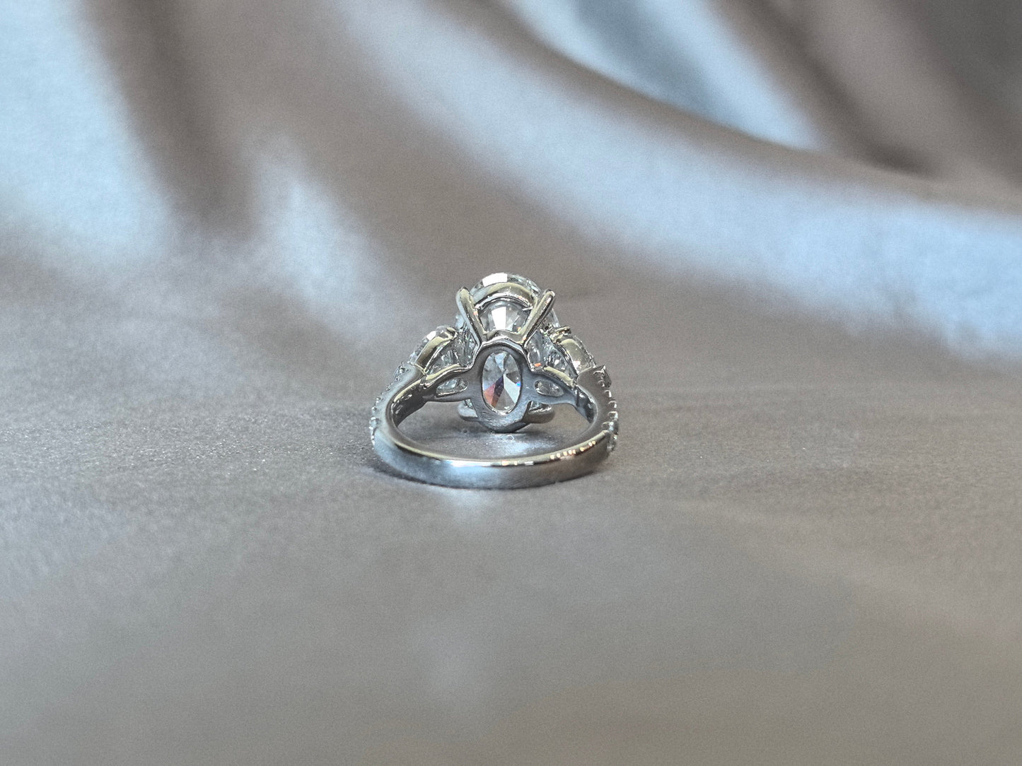 Oval & Heart Three-Stone Ring - Symbolic Luxury Design - Romantic Heirloom