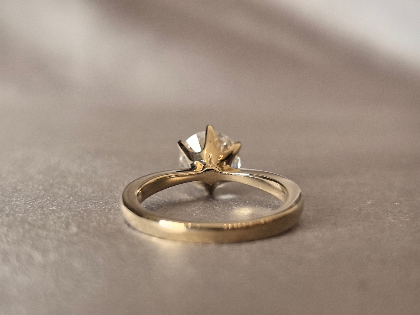 Minimalist Engagement Ring - Round Brilliant Cut - 6-Prong Solitaire Setting