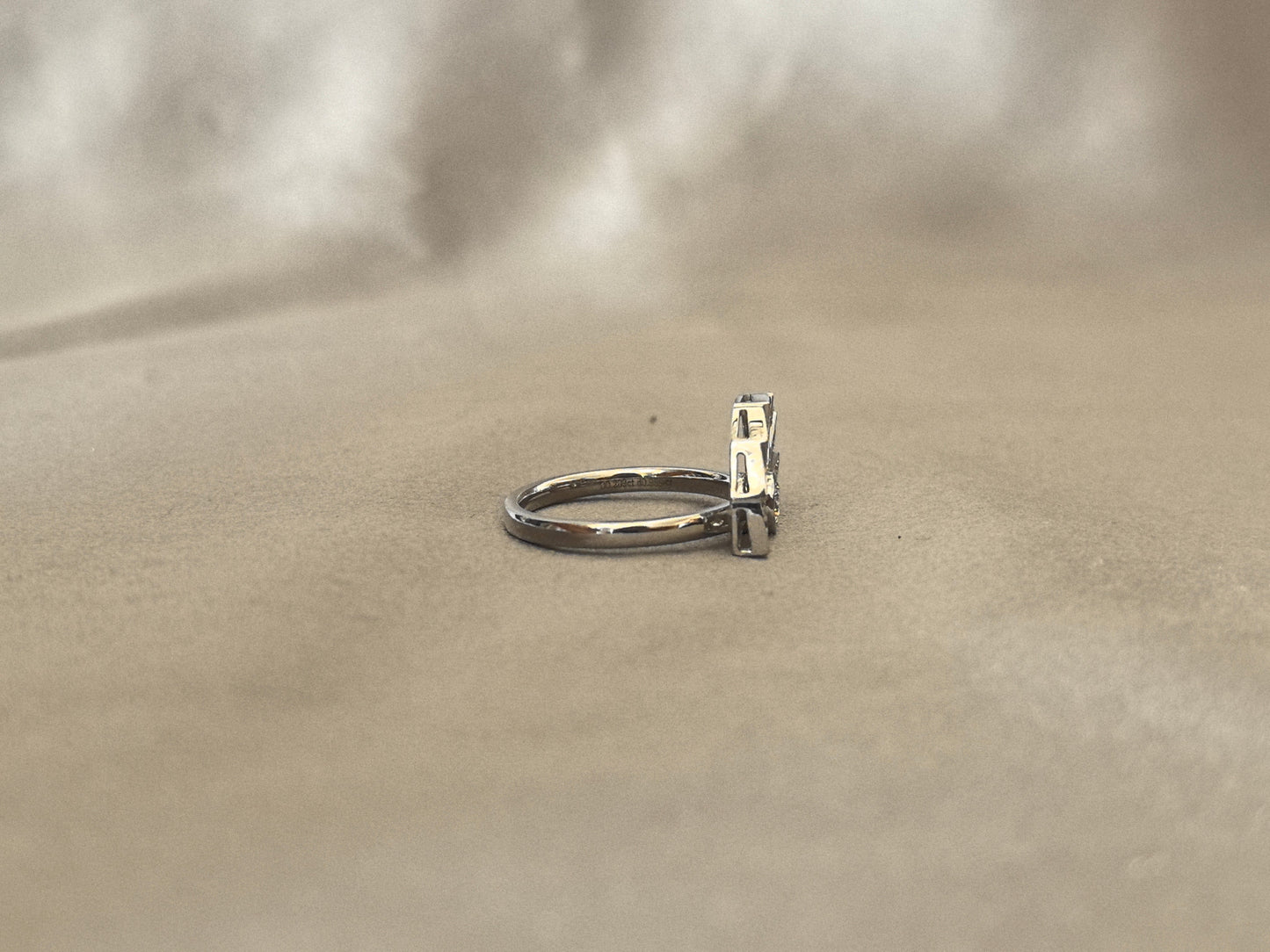 Seven-Petal Fan-Shaped Diamond Ring - 21 Round Brilliant Stones - Graduated Cluster Design