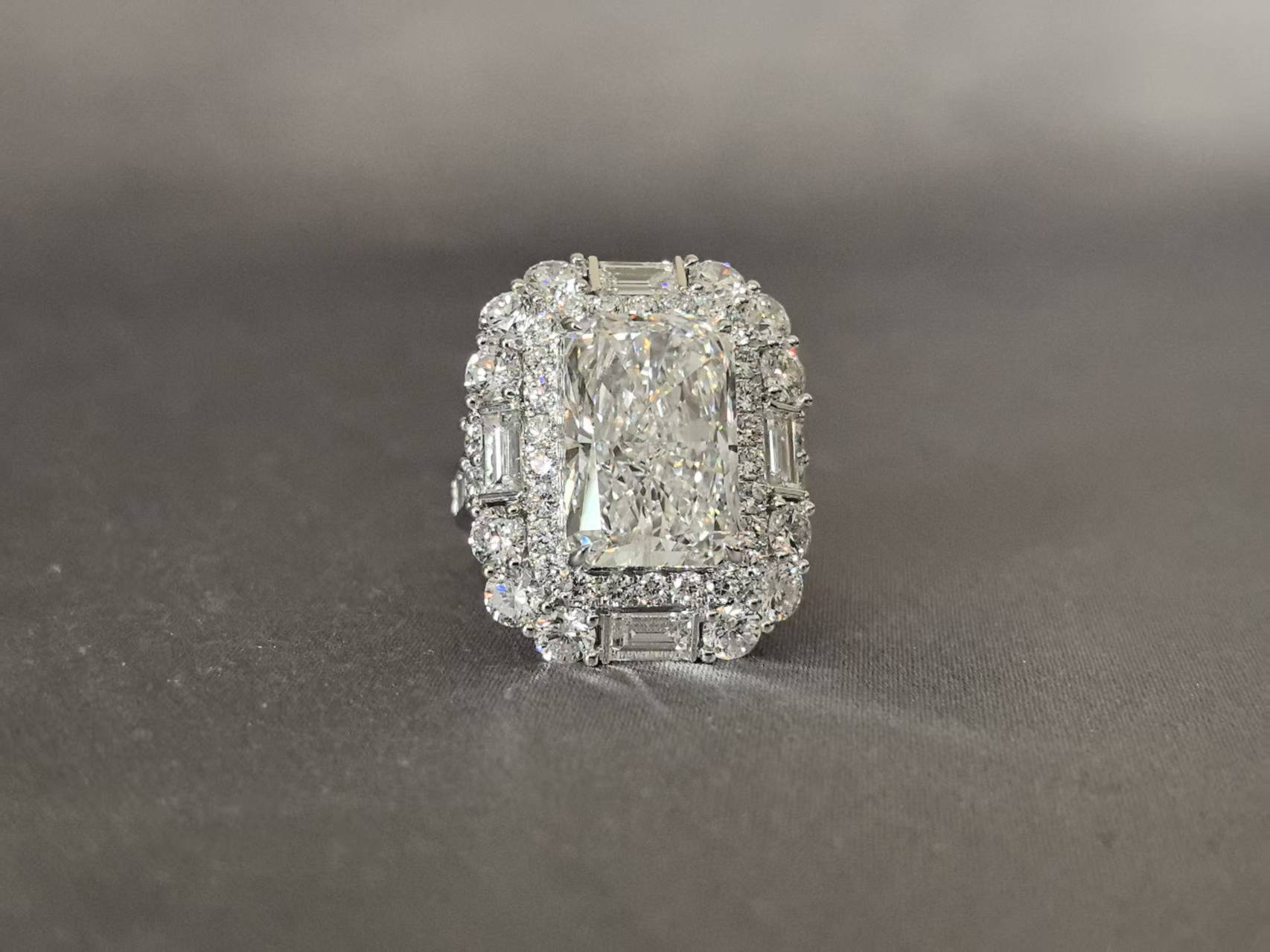 Luxurious Vintage Inlaid Sparkling Ring - Pave Setting - Lab Diamond