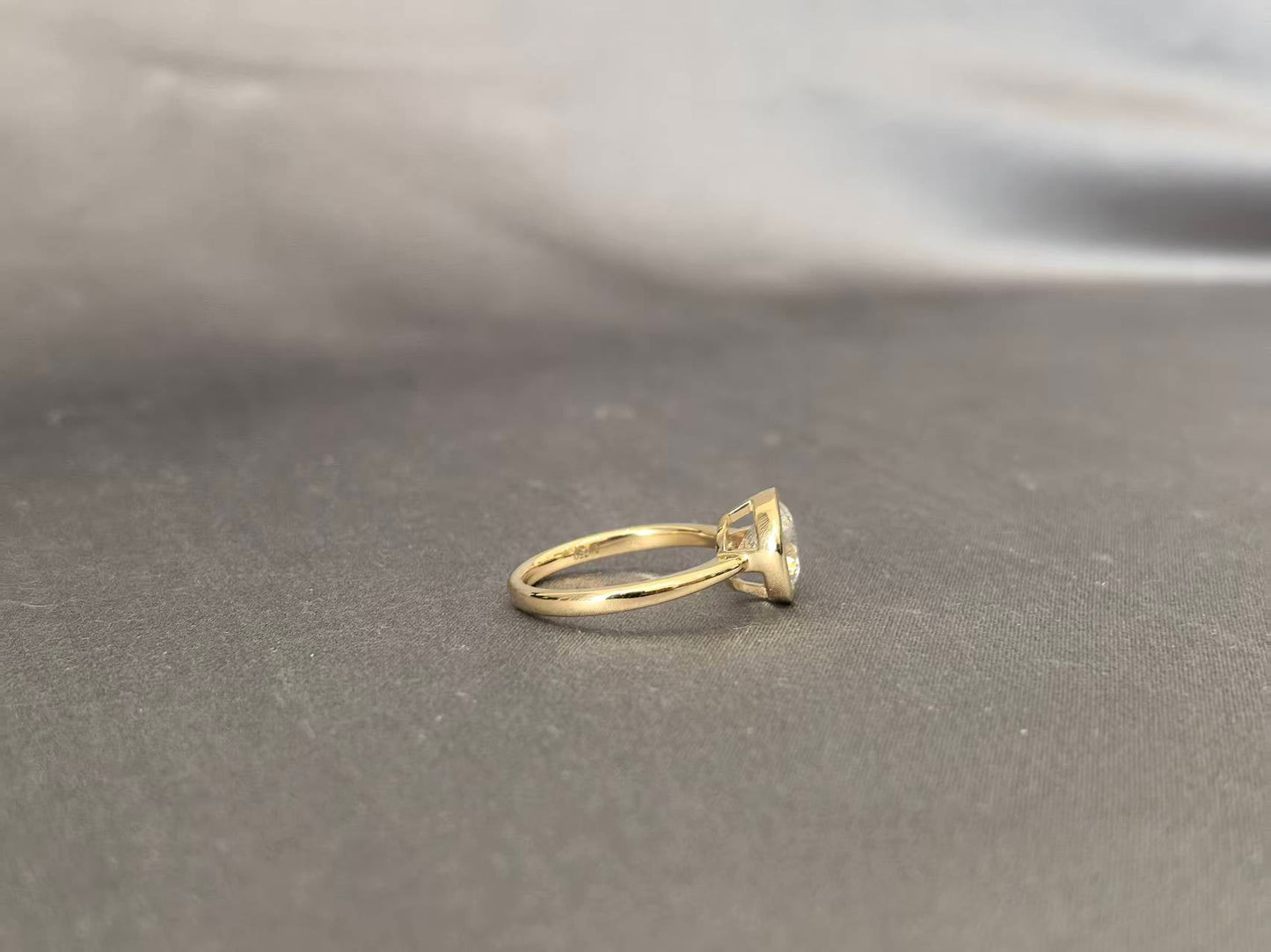 Round Solitaire Diamond Ring - Bezel Setting - Lab Diamond