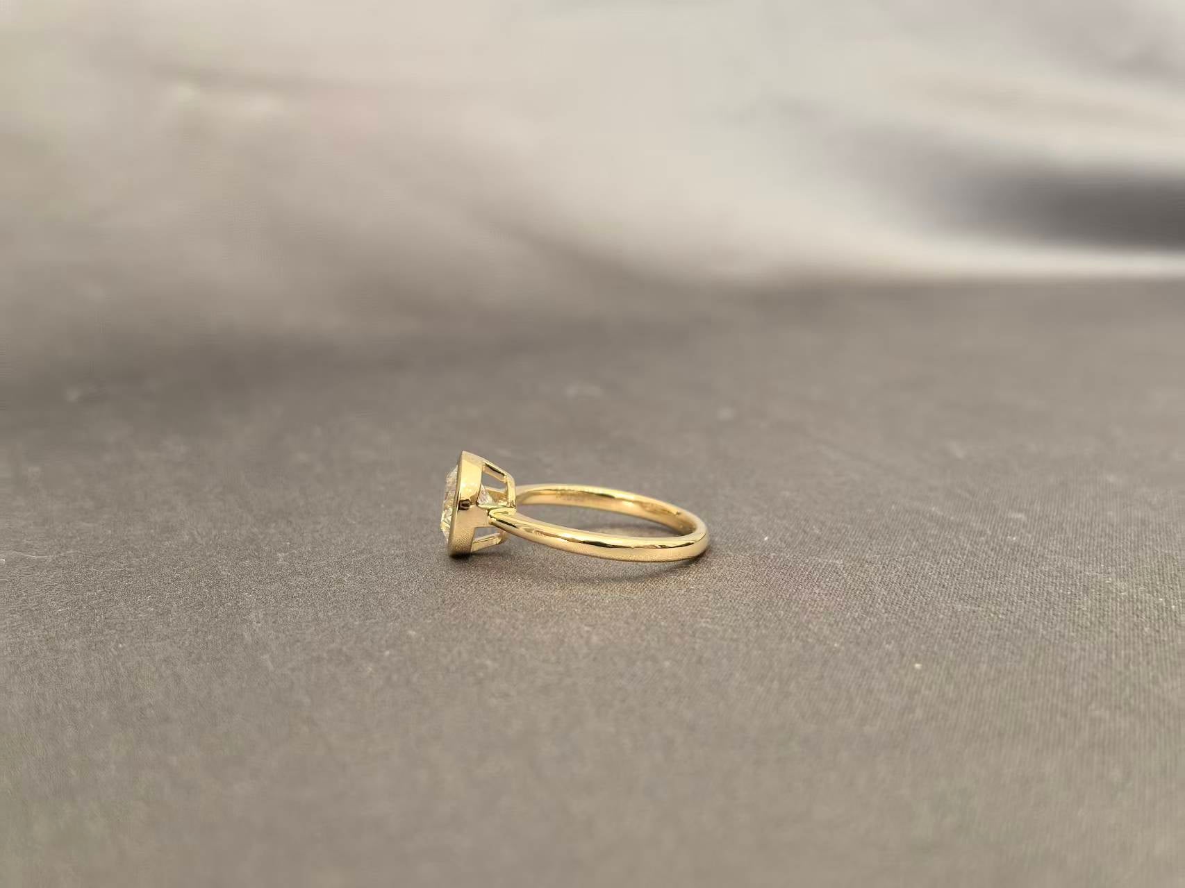 Round Solitaire Diamond Ring - Bezel Setting - Lab Diamond