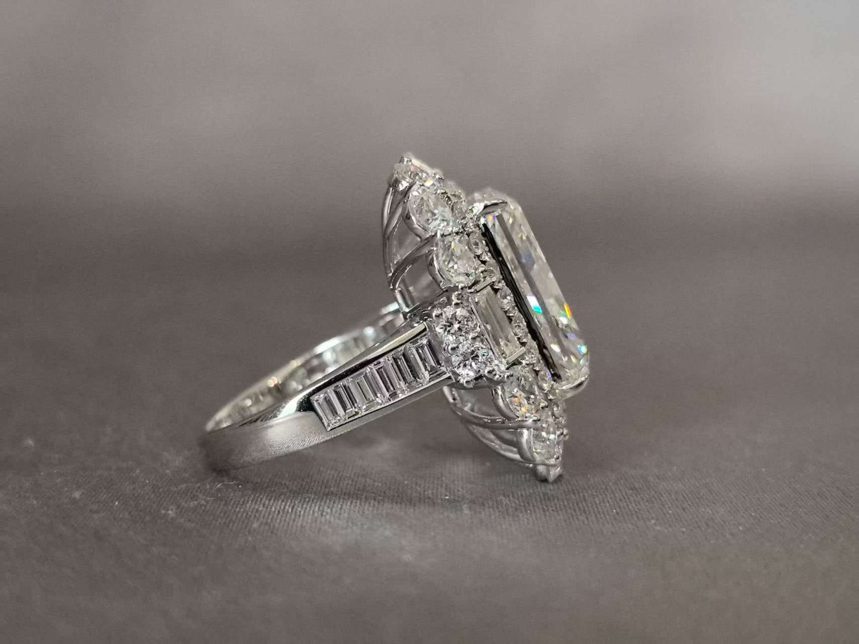 Luxurious Vintage Inlaid Sparkling Ring - Pave Setting - Lab Diamond