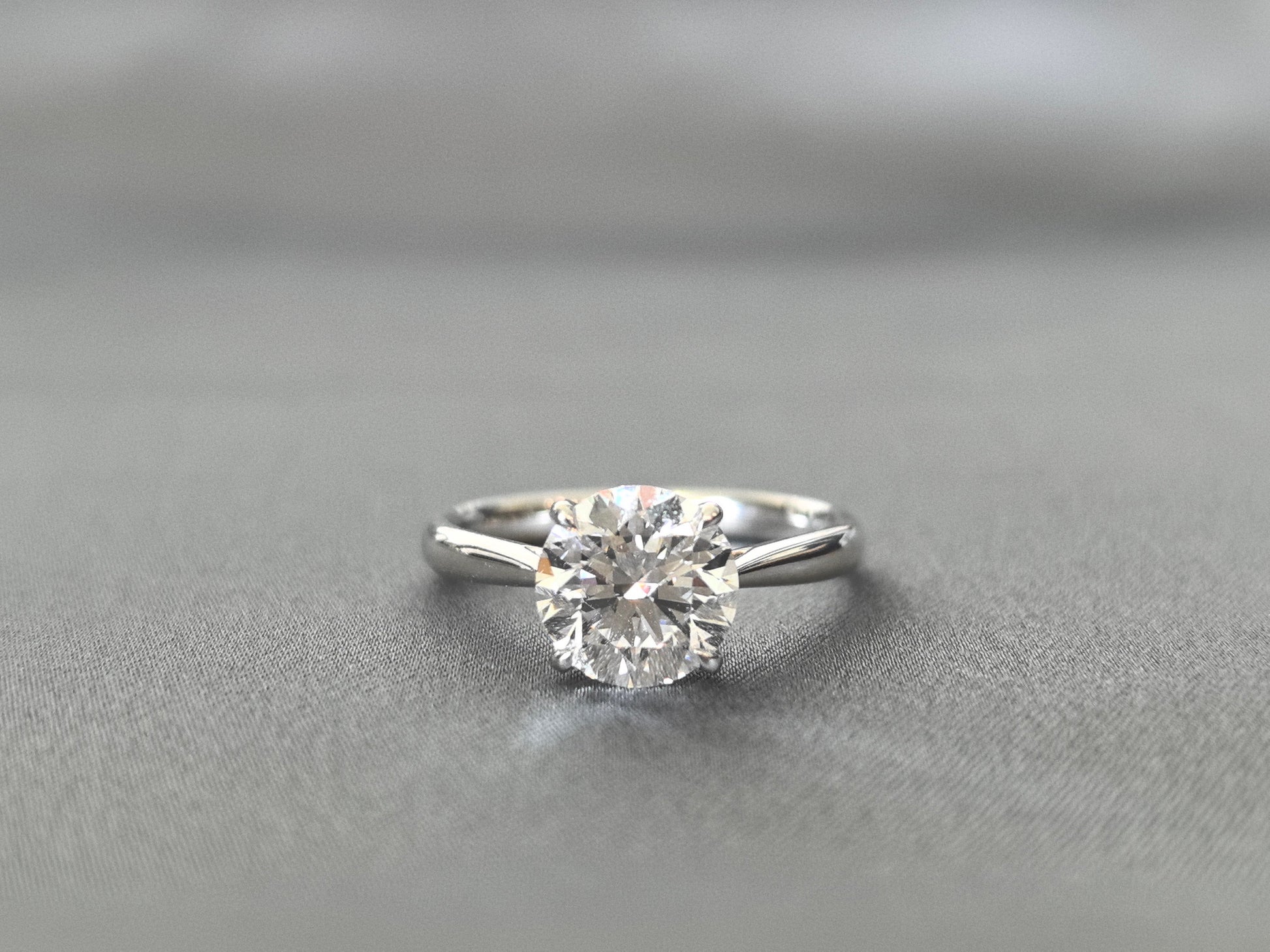 Solitaire Engagement Ring - Round Brilliant Cut - 4-Prong Setting