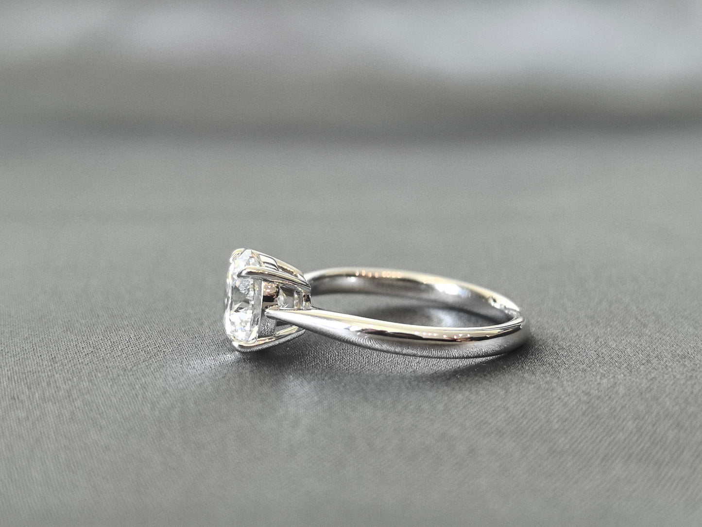 Solitaire Engagement Ring - Round Brilliant Cut - 4-Prong Setting