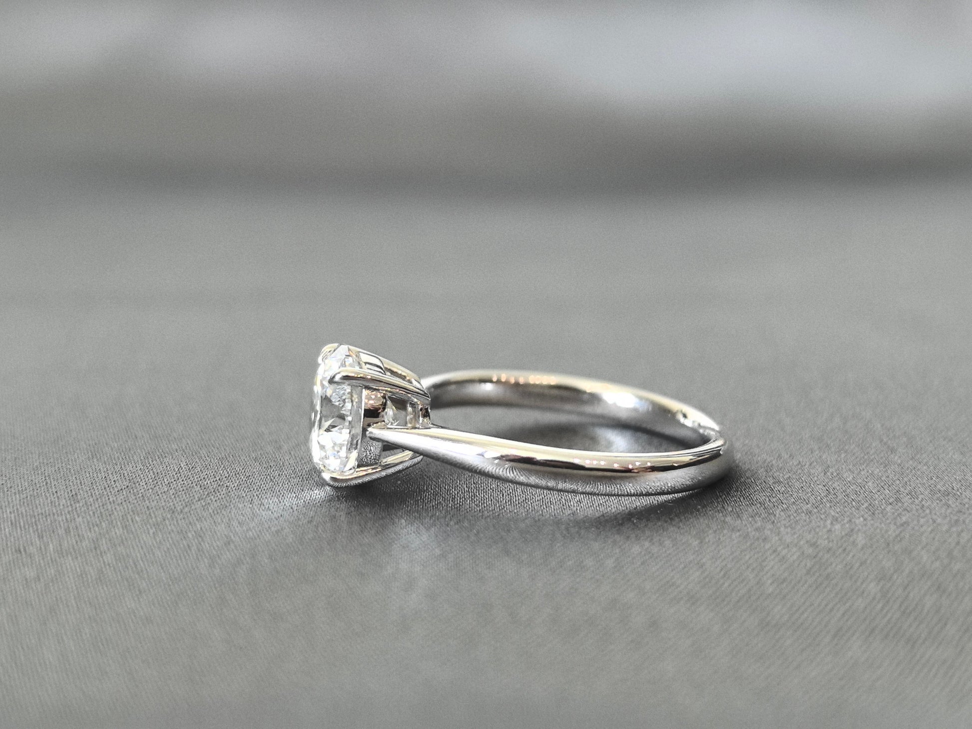 Solitaire Engagement Ring - Round Brilliant Cut - 4-Prong Setting