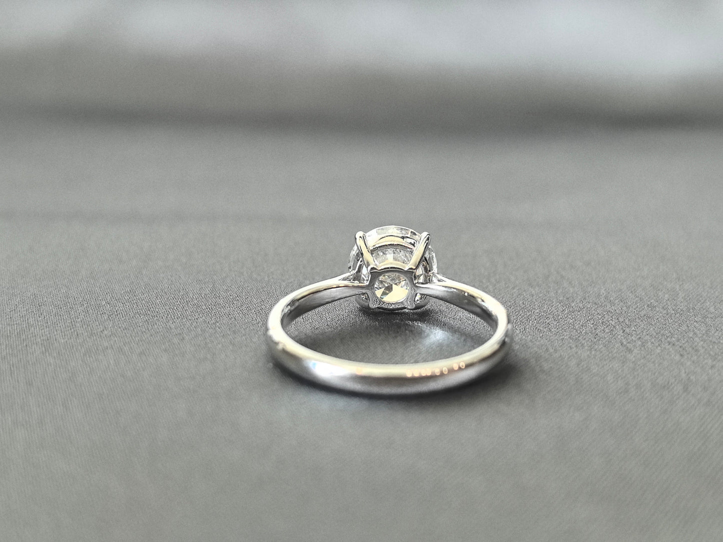 Solitaire Engagement Ring - Round Brilliant Cut - 4-Prong Setting