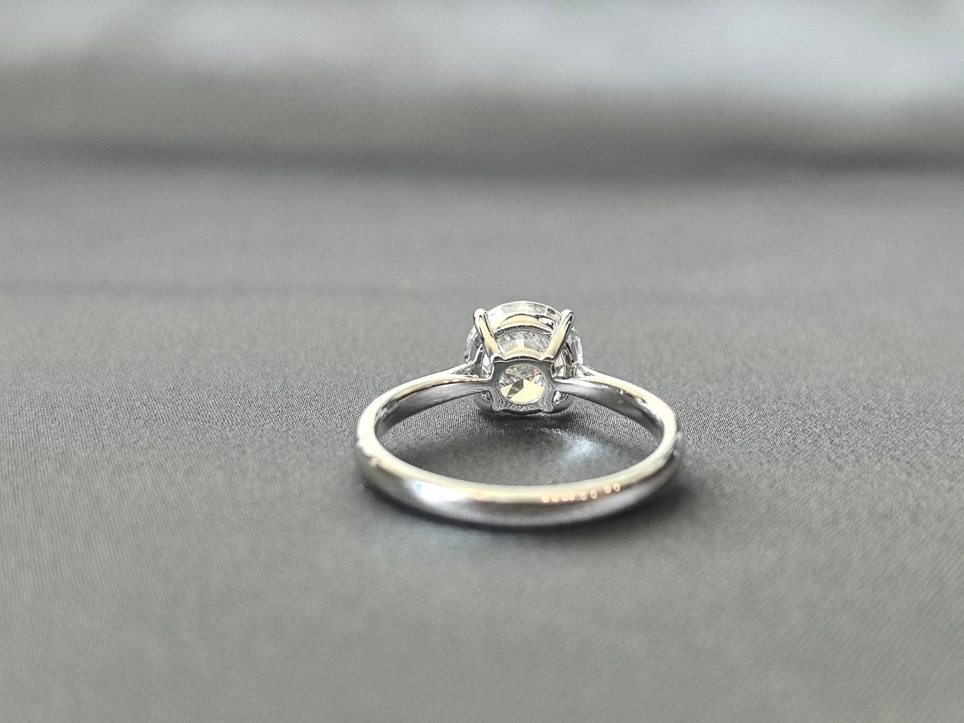 Solitaire Engagement Ring - Round Brilliant Cut - 4-Prong Setting