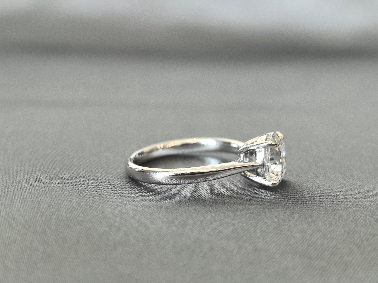 Solitaire Engagement Ring - Round Brilliant Cut - 4-Prong Setting