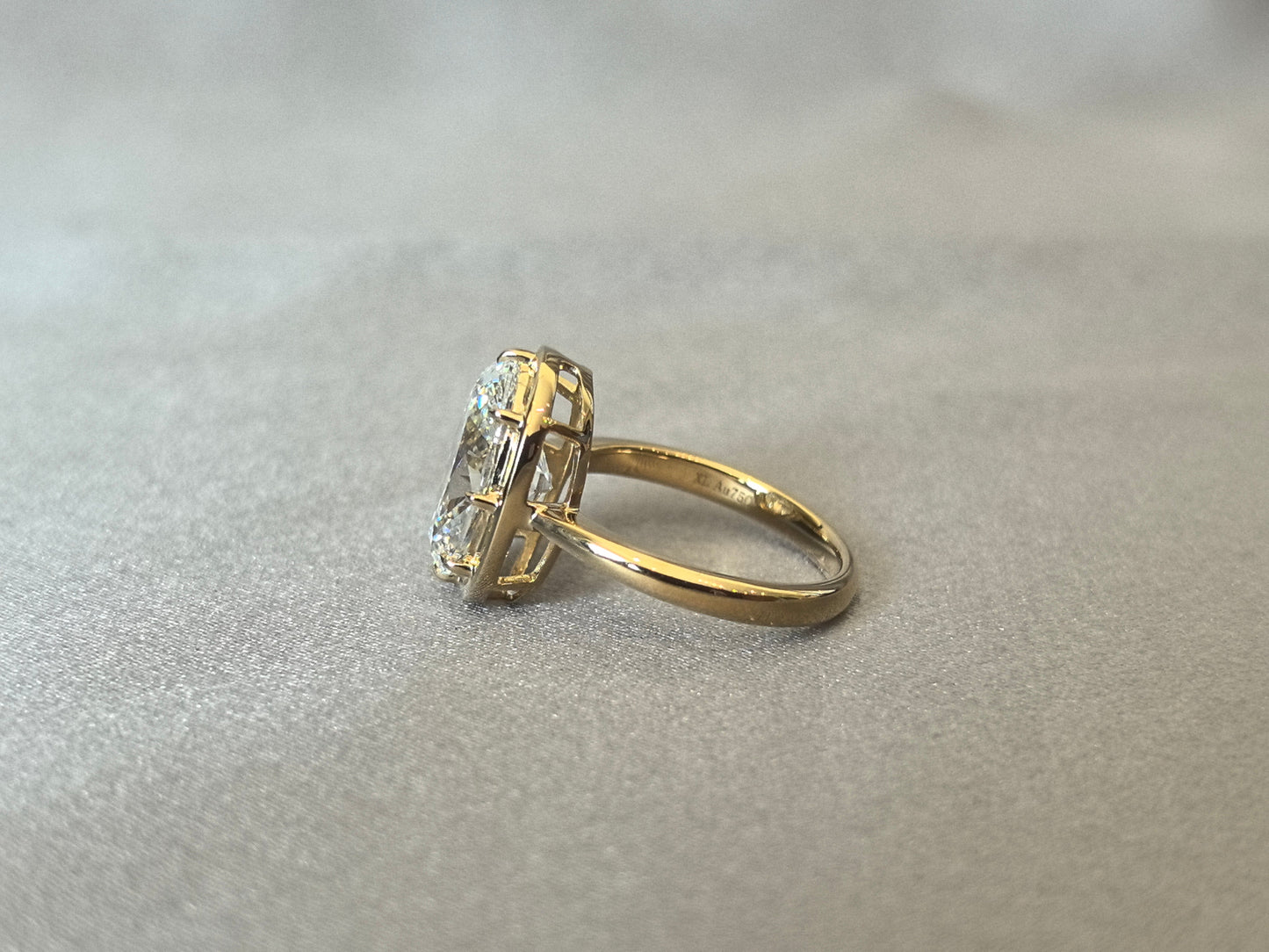 Oval Cut Lab Grown Diamond Ring - 6-Prong Setting - Plain Band
