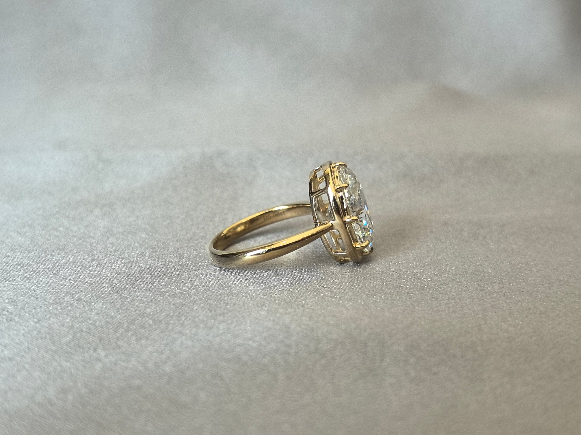 Oval Cut Lab Grown Diamond Ring - 6-Prong Setting - Plain Band