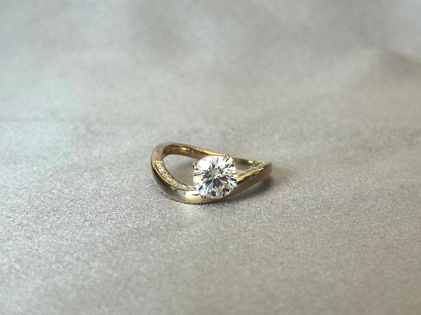 Twisted Pave Band - Round Brilliant Cut - Three-Prong Setting