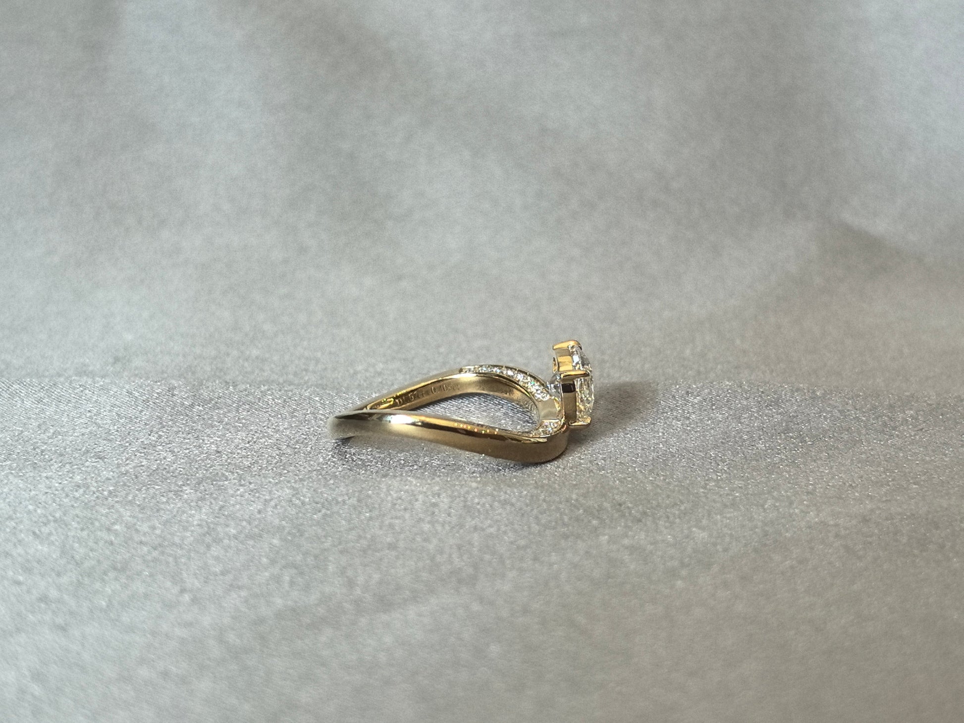 Twisted Pave Band - Round Brilliant Cut - Three-Prong Setting
