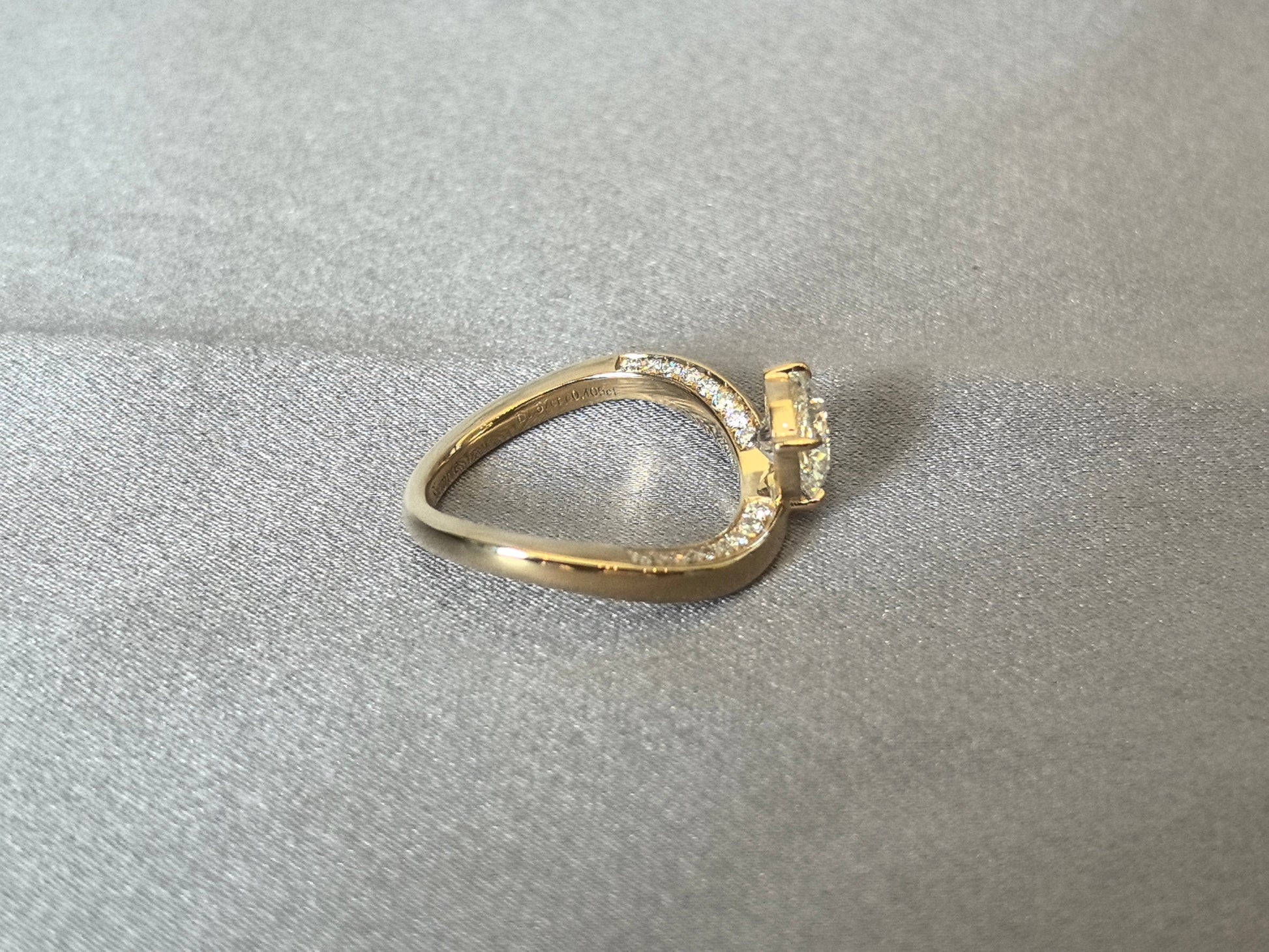Twisted Pave Band - Round Brilliant Cut - Three-Prong Setting