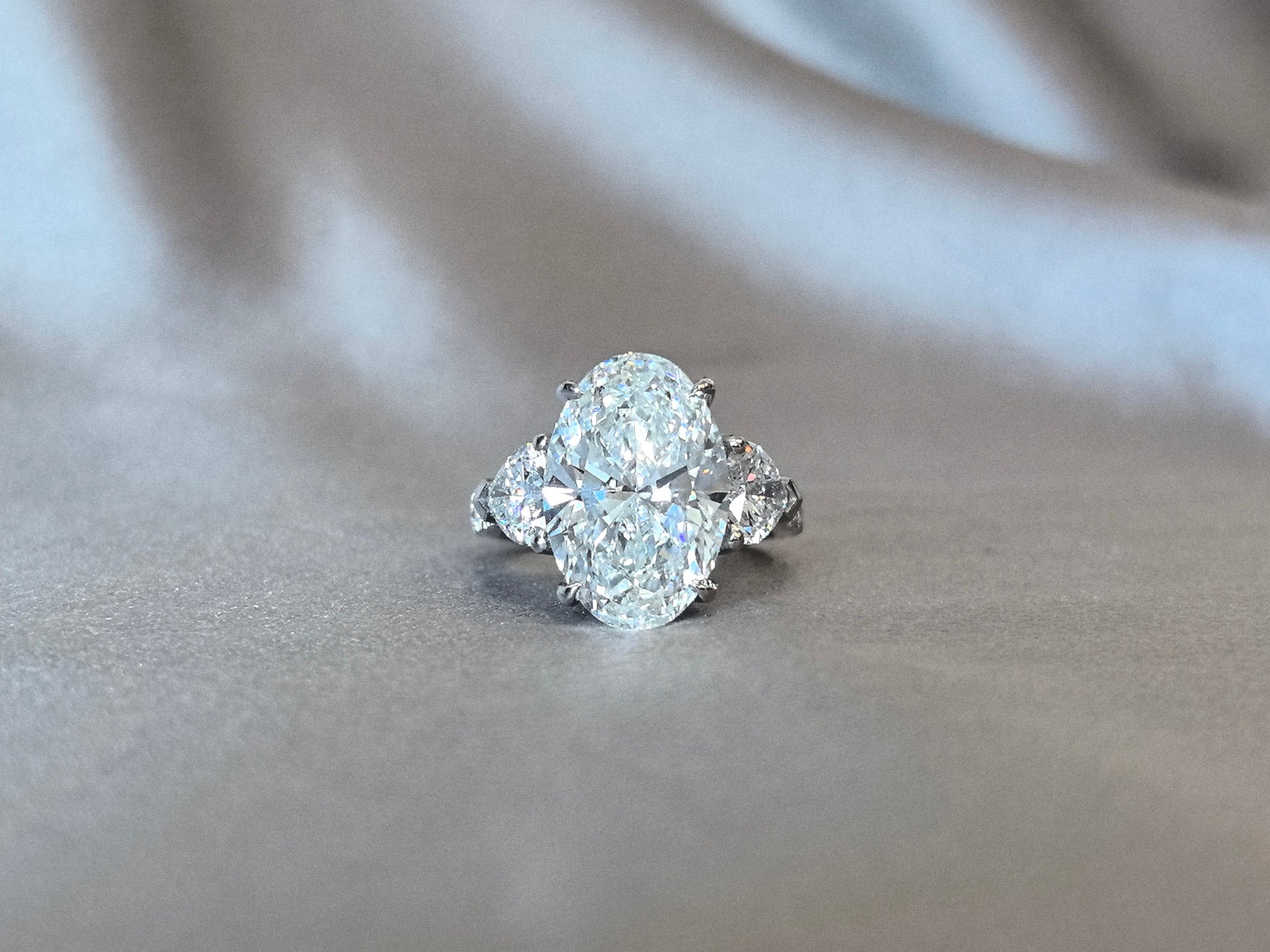 Oval & Heart Three-Stone Ring - Symbolic Luxury Design - Romantic Heirloom