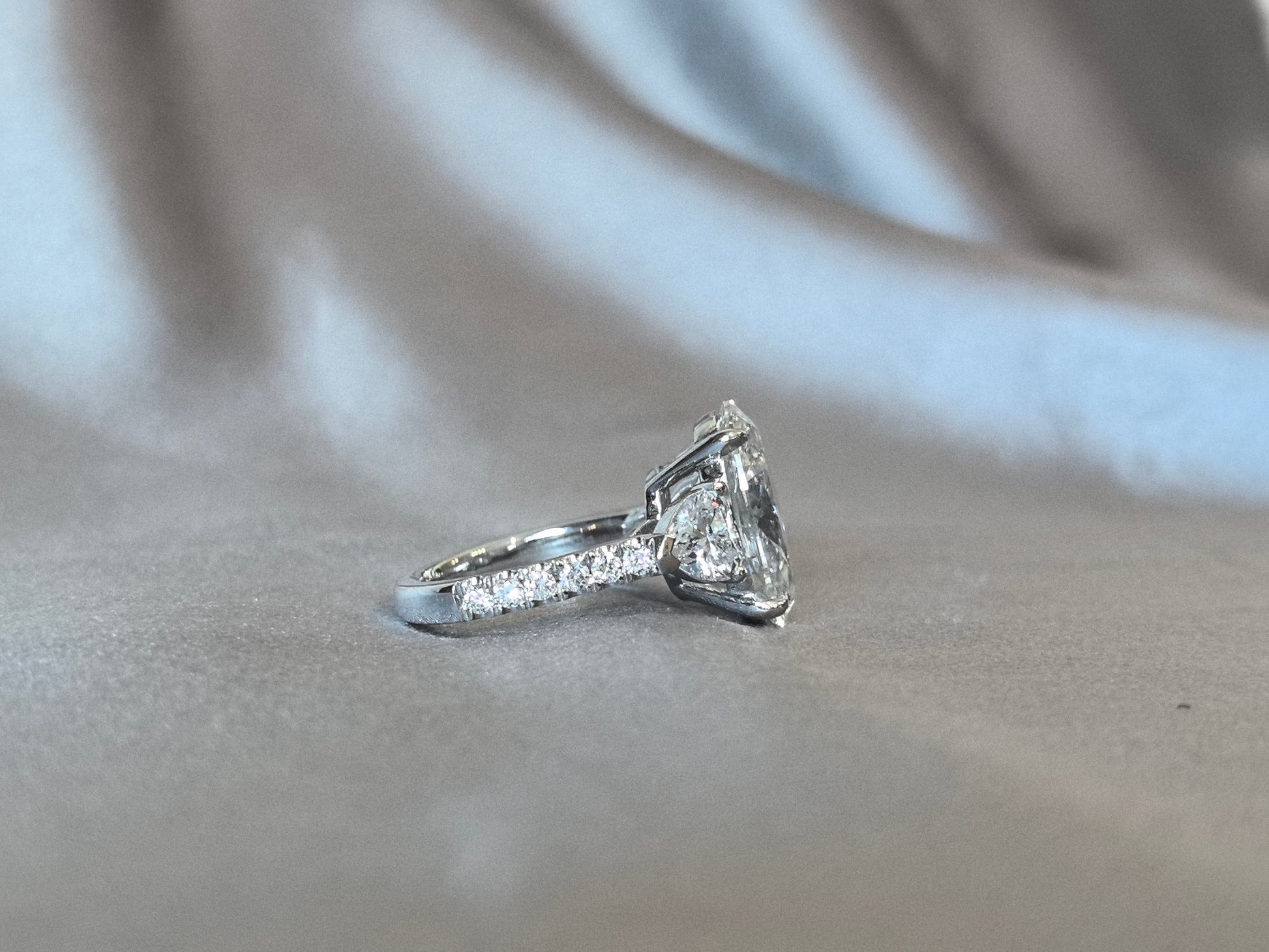 Oval & Heart Three-Stone Ring - Symbolic Luxury Design - Romantic Heirloom