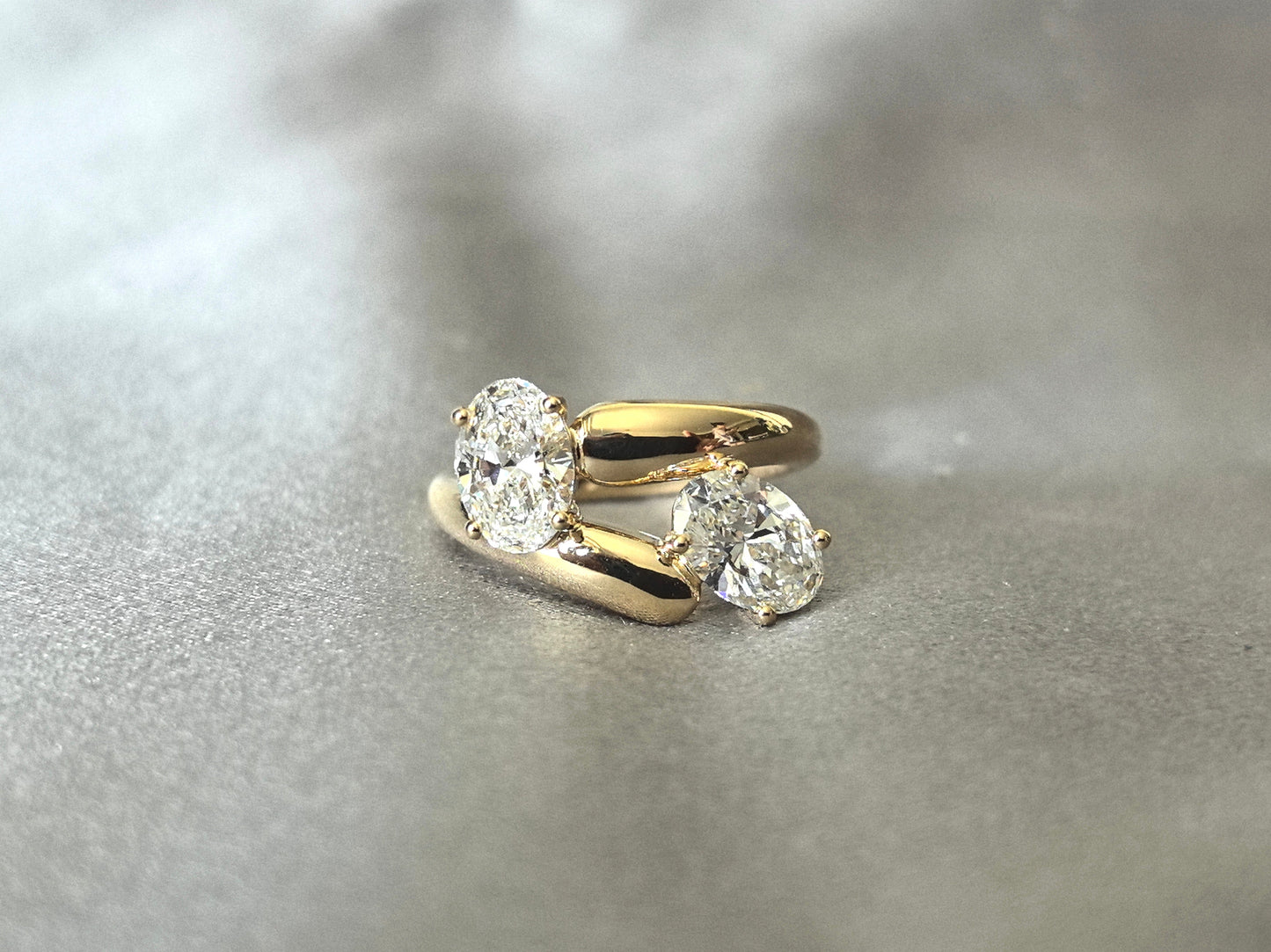 Twisted Band Dual Oval Lab Diamond Ring - Architectural Elegance - Oval Cut Two-Stone Toi et Moi Ring