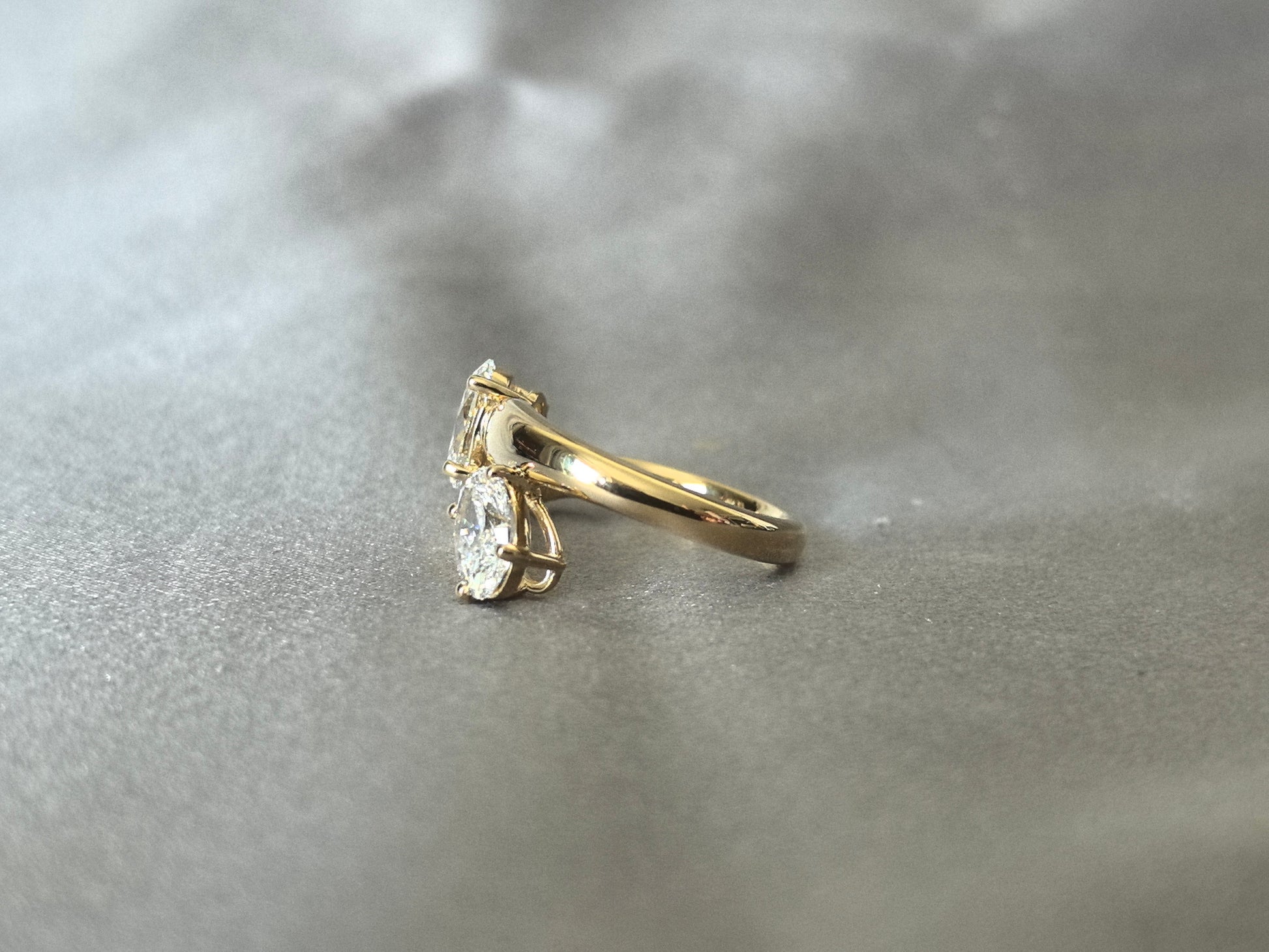 Twisted Band Dual Oval Lab Diamond Ring - Architectural Elegance - Oval Cut Two-Stone Toi et Moi Ring
