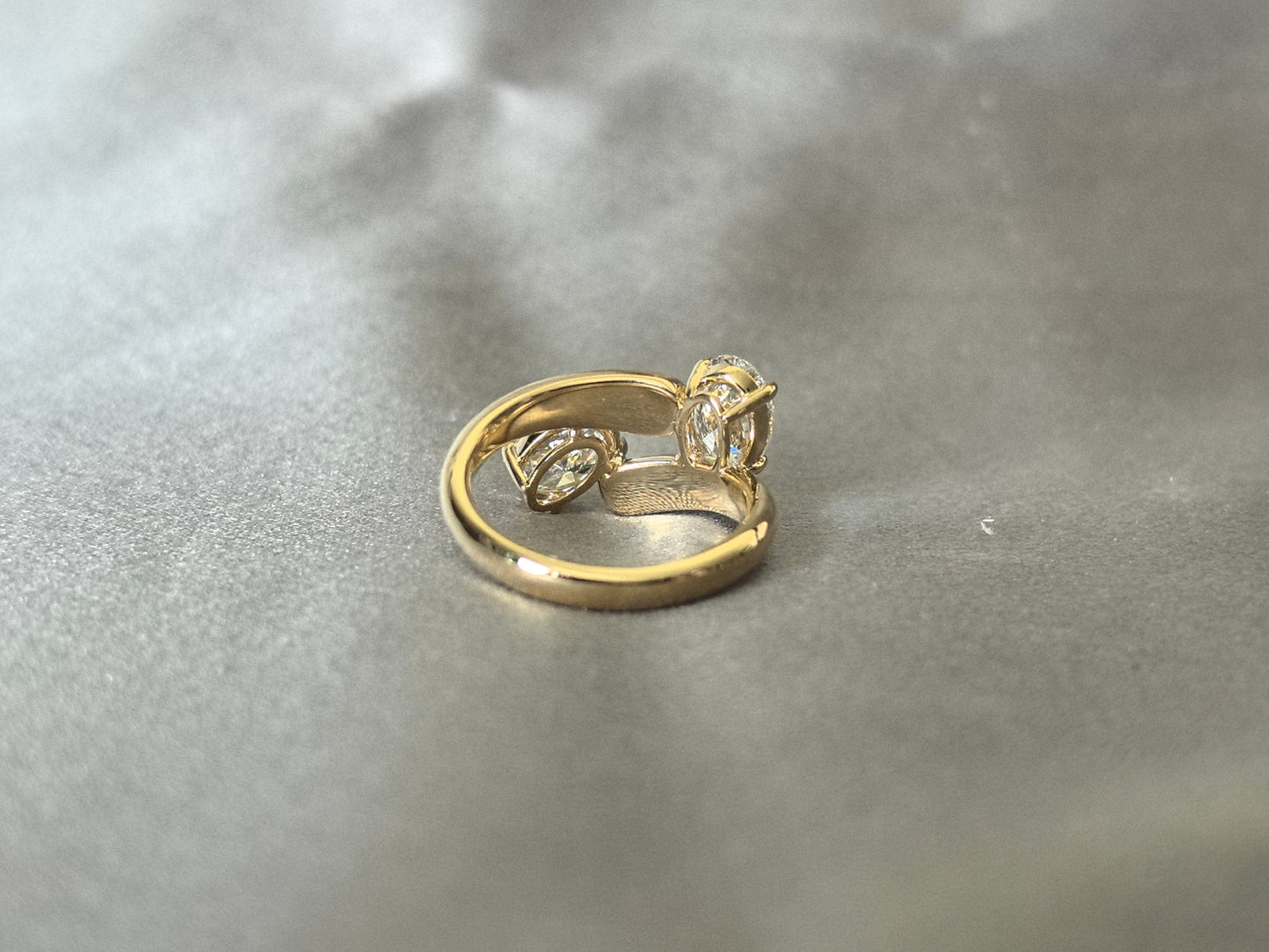 Twisted Band Dual Oval Lab Diamond Ring - Architectural Elegance - Oval Cut Two-Stone Toi et Moi Ring