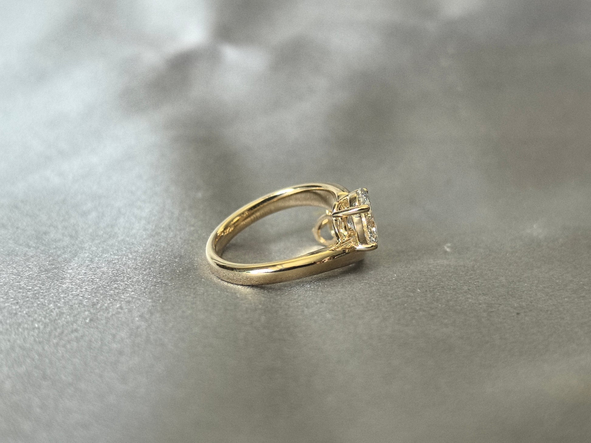 Twisted Band Dual Oval Lab Diamond Ring - Architectural Elegance - Oval Cut Two-Stone Toi et Moi Ring