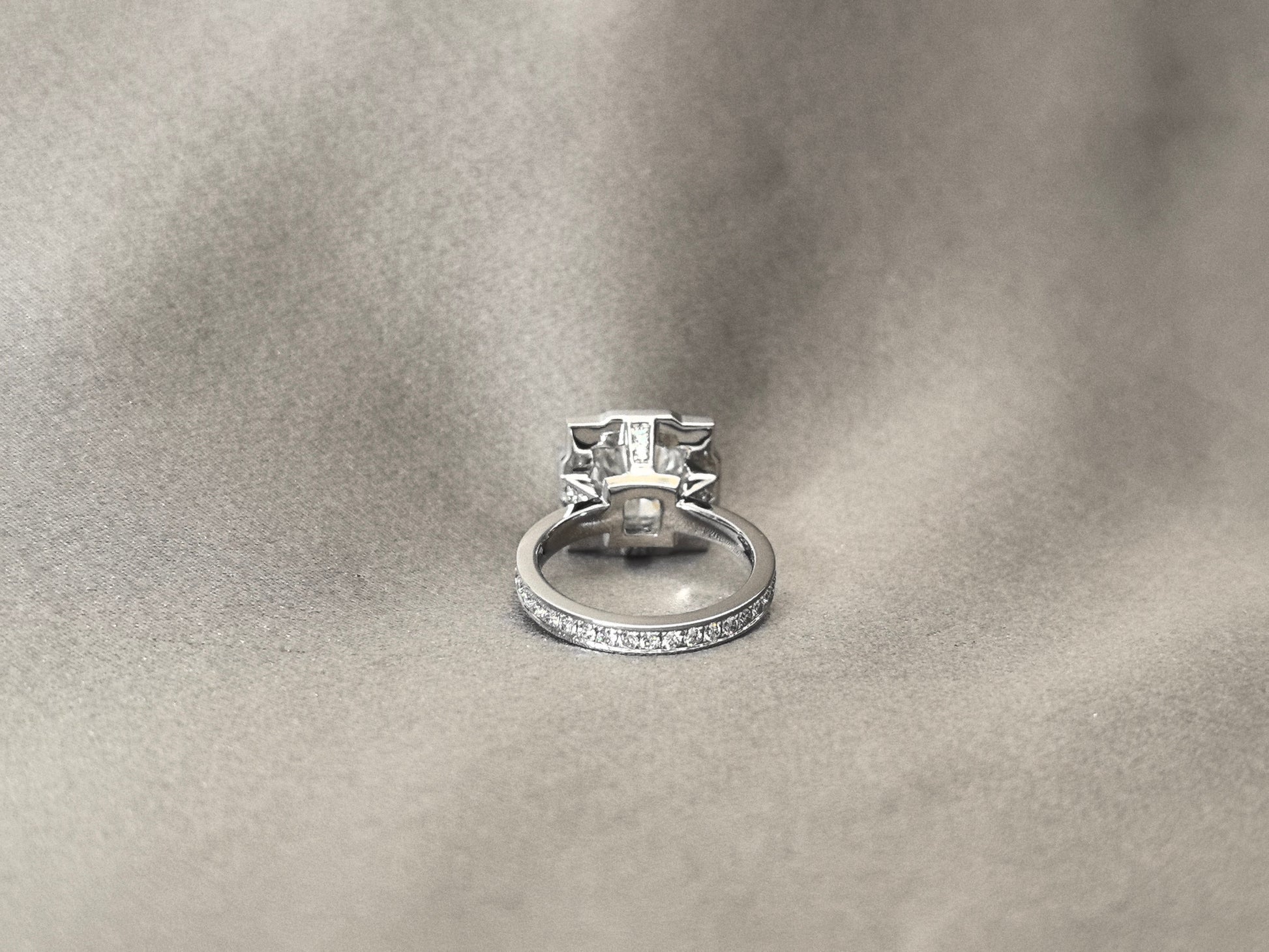 Round Brilliant Cut - Square Halo Setting - Pave Shank Band
