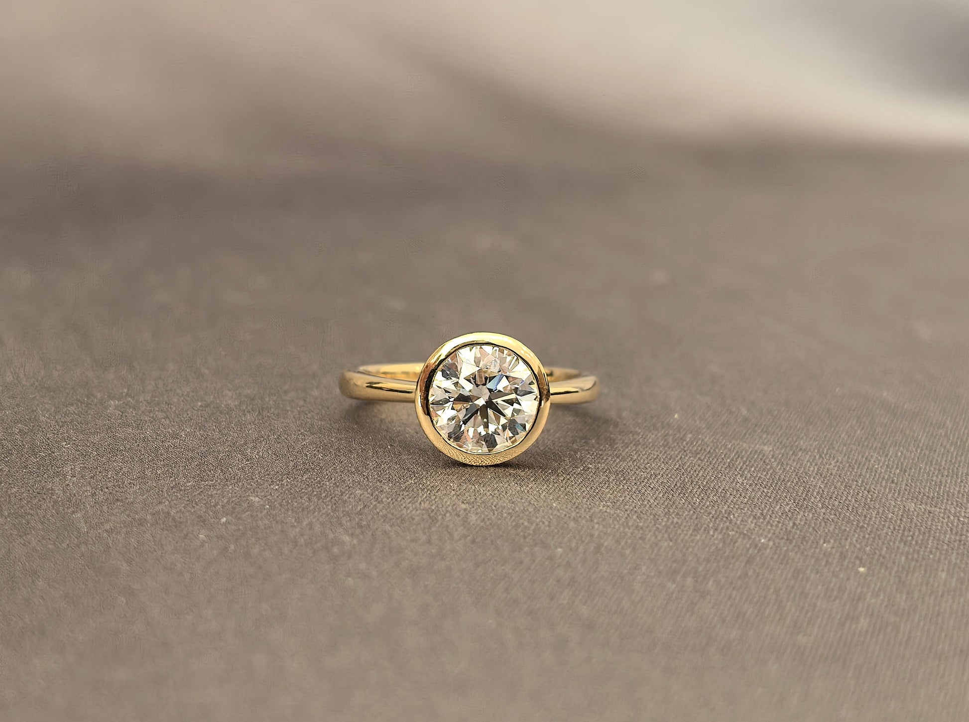 Round Solitaire Diamond Ring - Bezel Setting - Lab Diamond