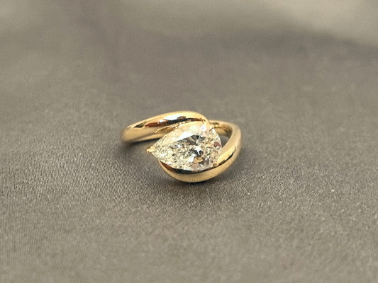 Lab-Grown Pear-Cut Diamond Pinky Ring with Surrounding Design - Twisted Band - 14K Gold