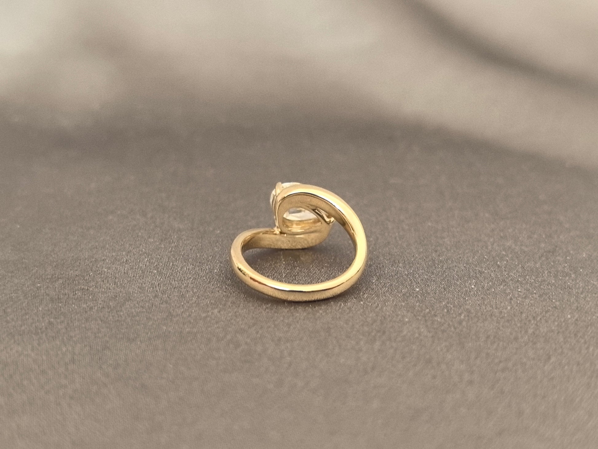 Lab-Grown Pear-Cut Diamond Pinky Ring with Surrounding Design - Twisted Band - 14K Gold