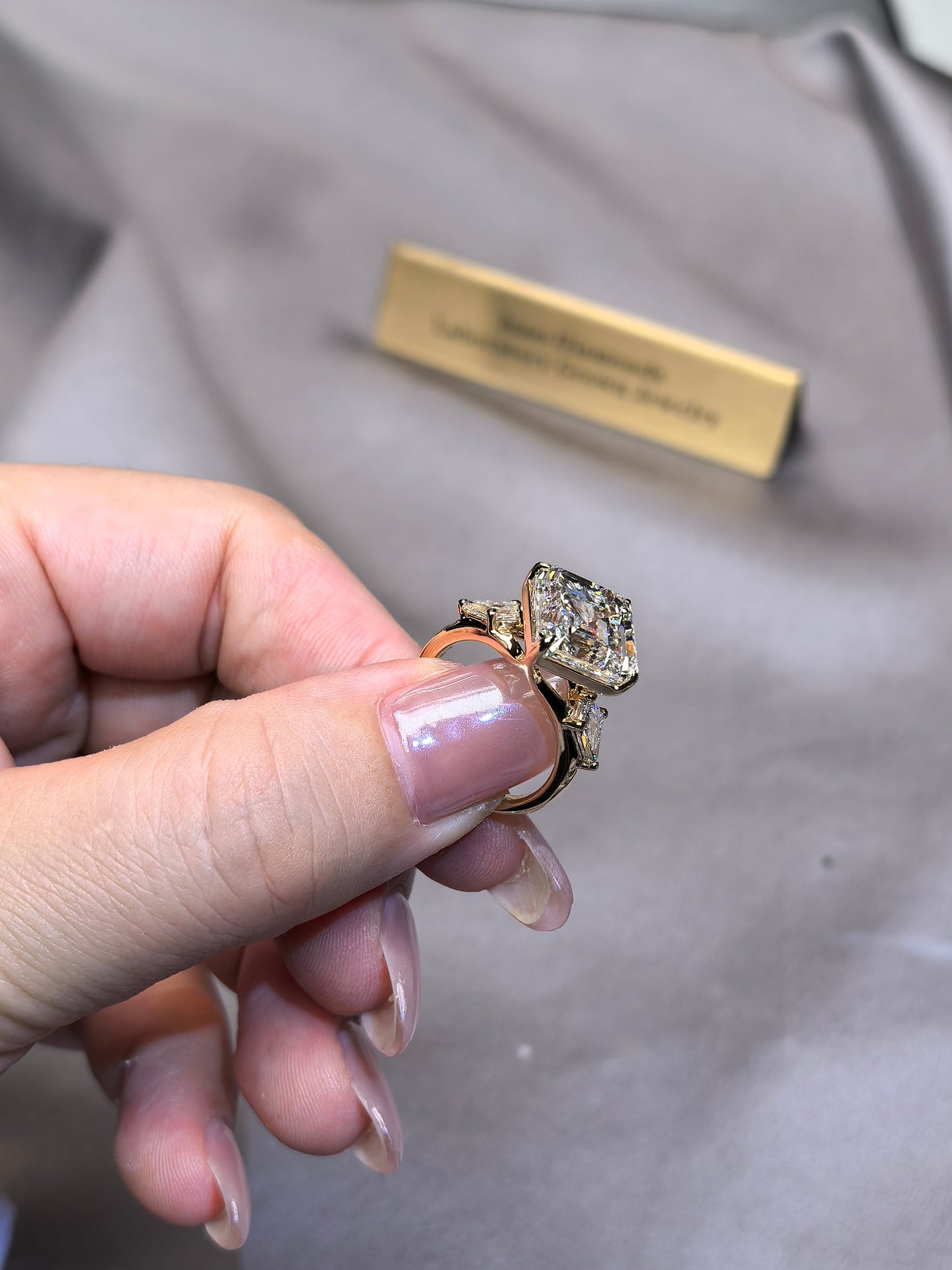 8-carat Asscher lab diamond with diamond cuts on both sides - full of design sense - 18k gold