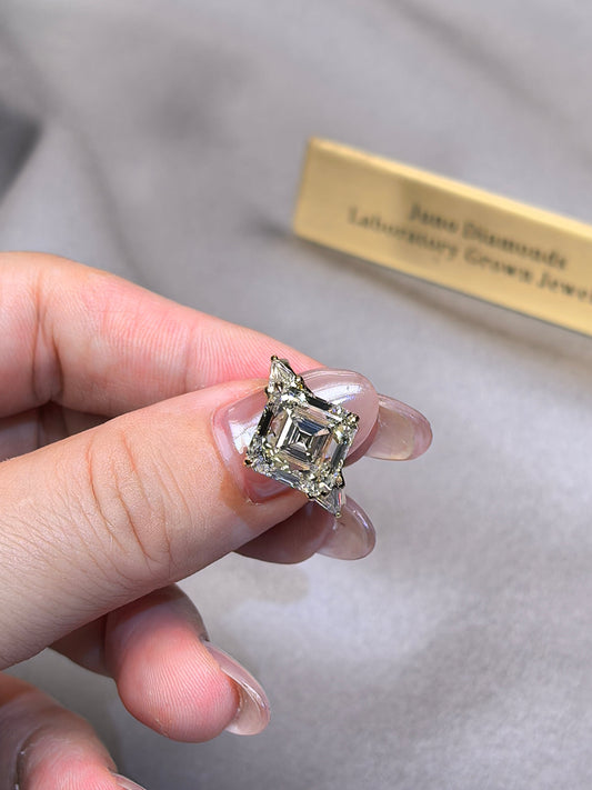 8-carat Asscher lab diamond with diamond cuts on both sides - full of design sense - 18k gold