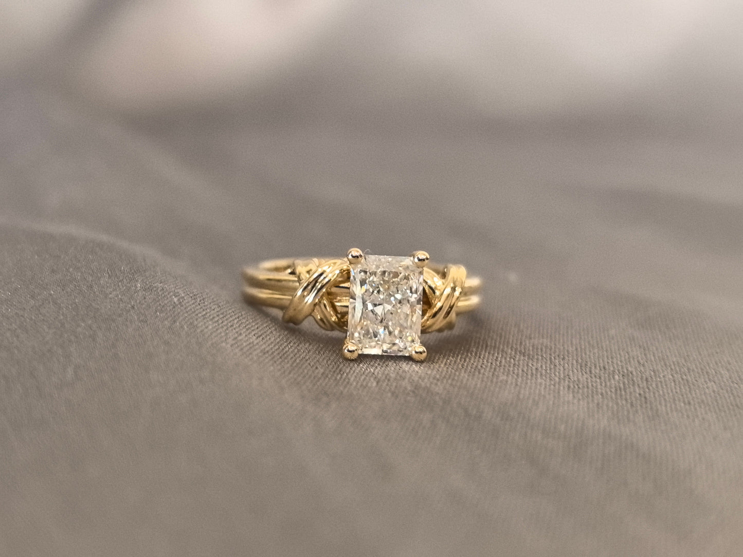 Brilliant Cut Ring - Intertwined Band - Lab-Created Diamond
