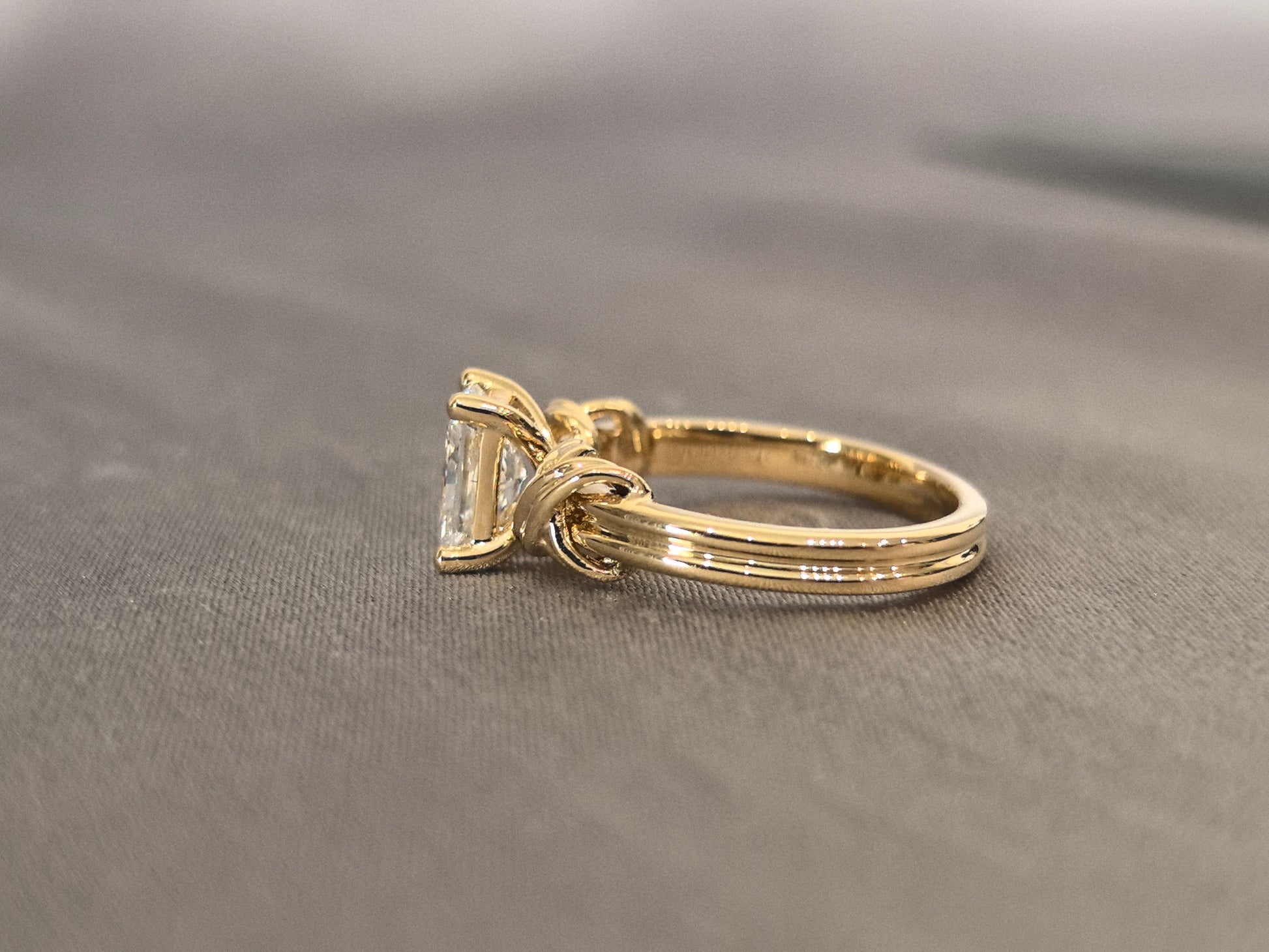 Brilliant Cut Ring - Intertwined Band - Lab-Created Diamond