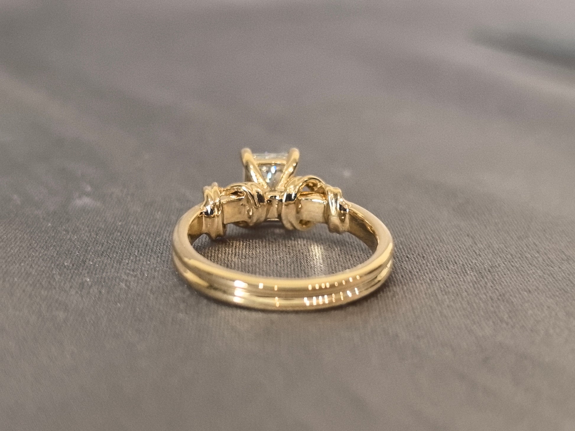 Brilliant Cut Ring - Intertwined Band - Lab-Created Diamond