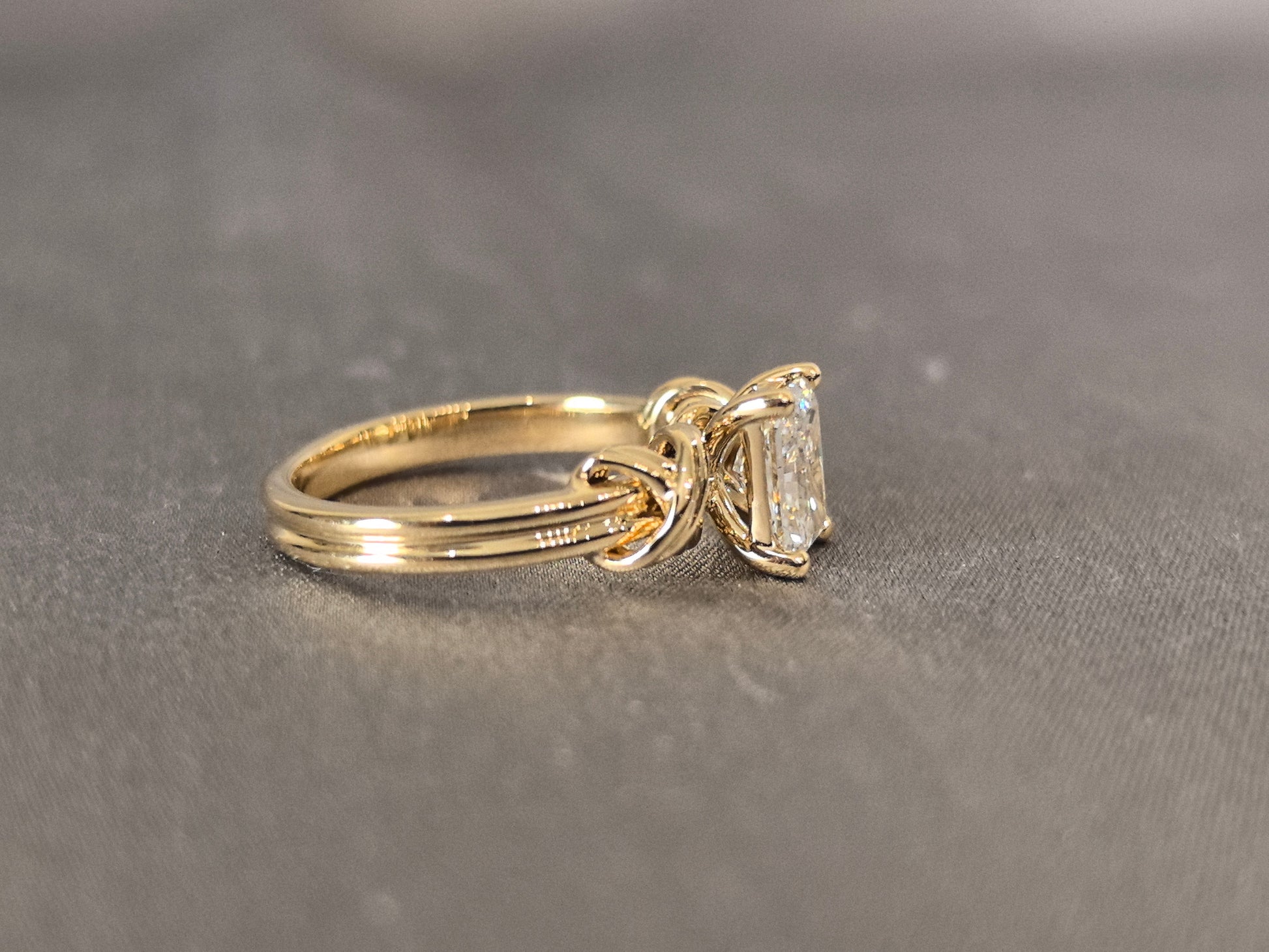 Brilliant Cut Ring - Intertwined Band - Lab-Created Diamond