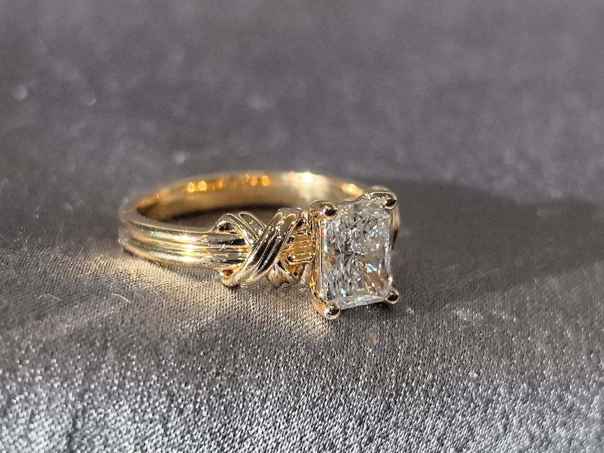 Brilliant Cut Ring - Intertwined Band - Lab-Created Diamond