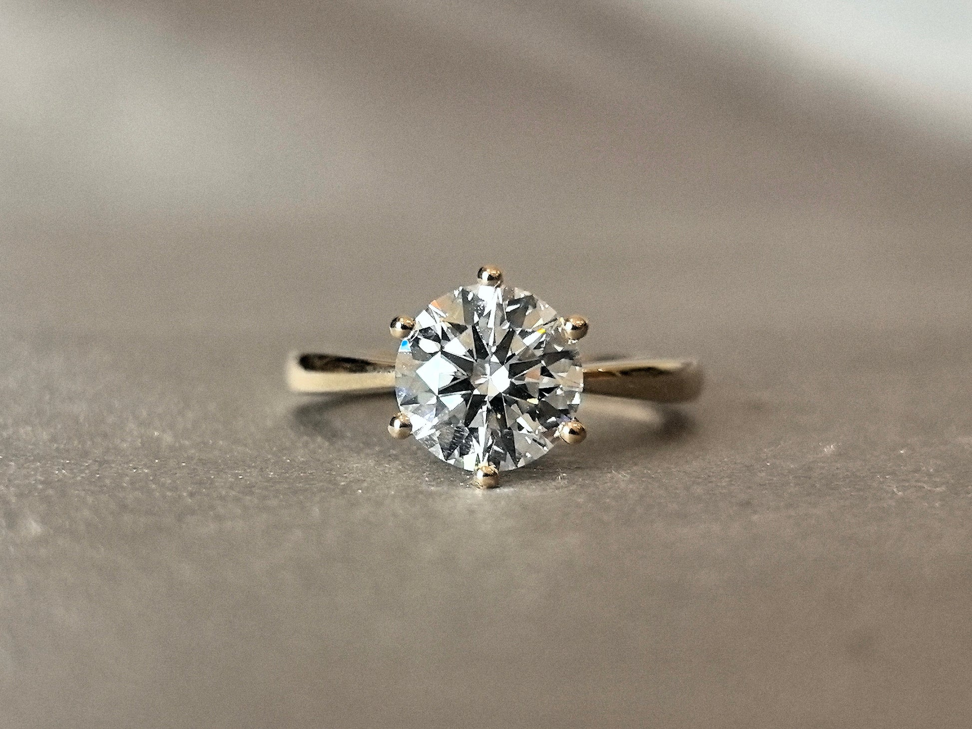 Minimalist Engagement Ring - Round Brilliant Cut - 6-Prong Solitaire Setting