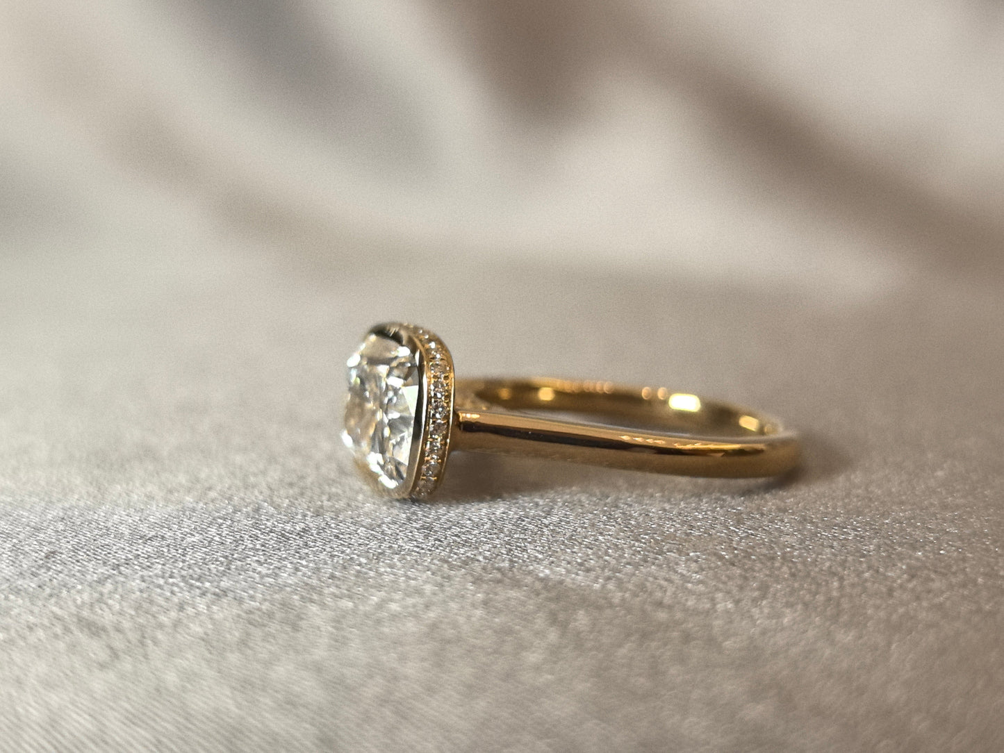 Radiant Cut - Bezel Setting - Horizontal Design