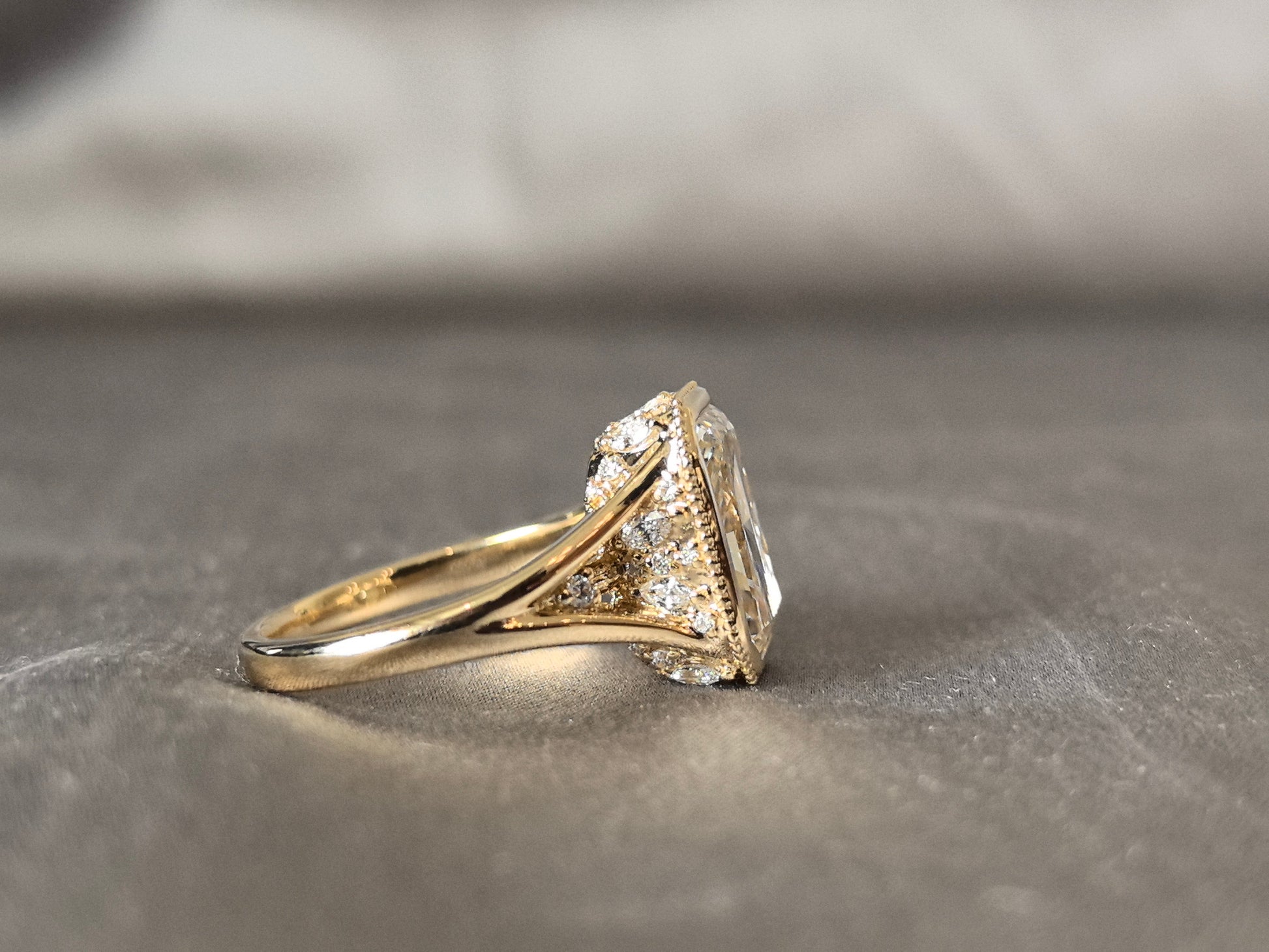 Luxury Vintage Inlaid Radien Ring - Pave Inlaid - Lab Diamond
