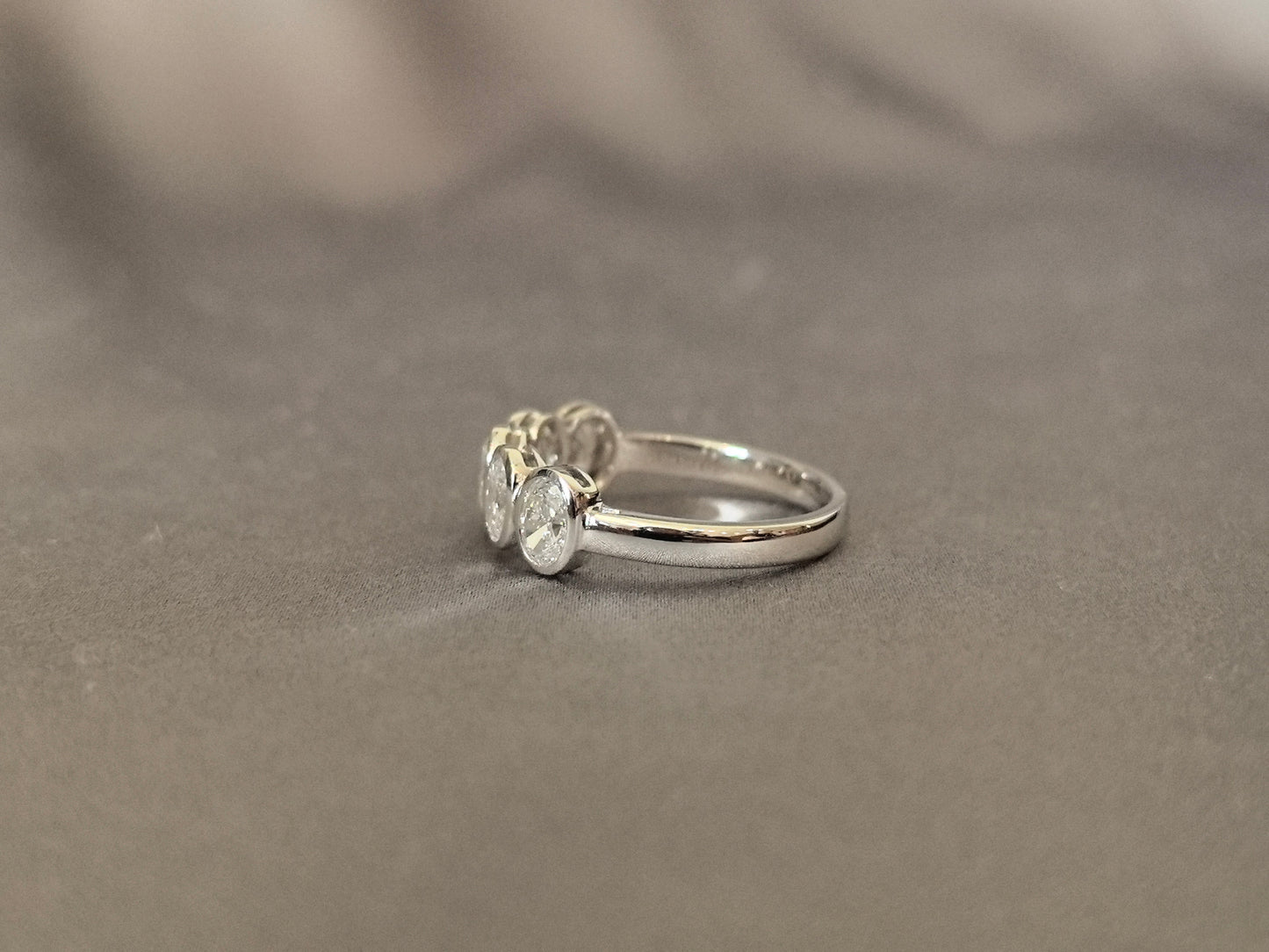 Oval-cut lab diamond half eternity ring - Bezel-set - Five-stone ring