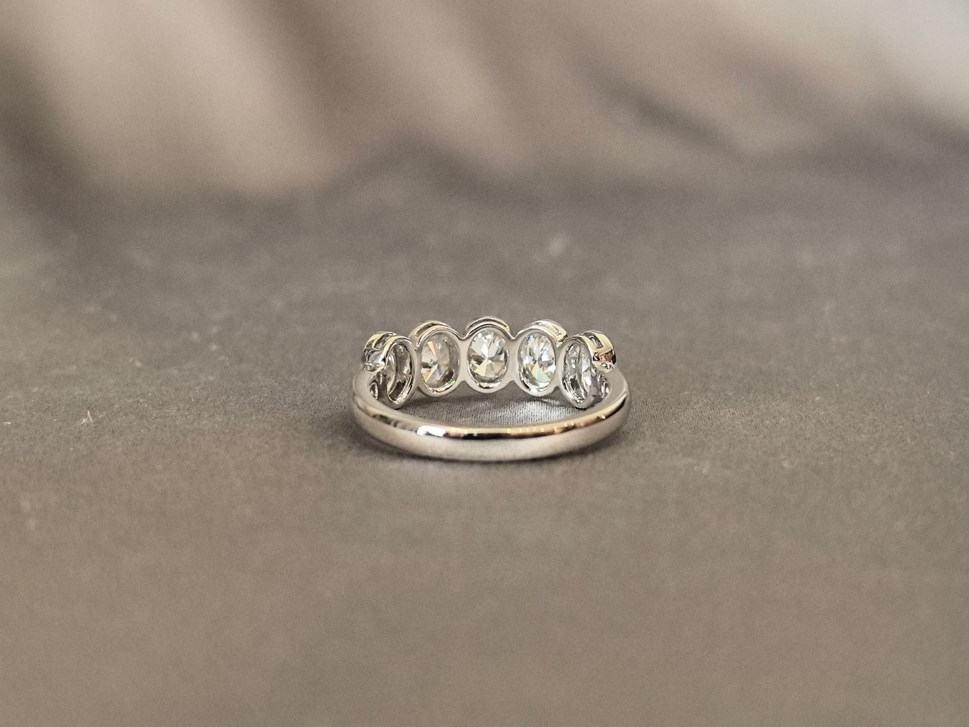 Oval-cut lab diamond half eternity ring - Bezel-set - Five-stone ring