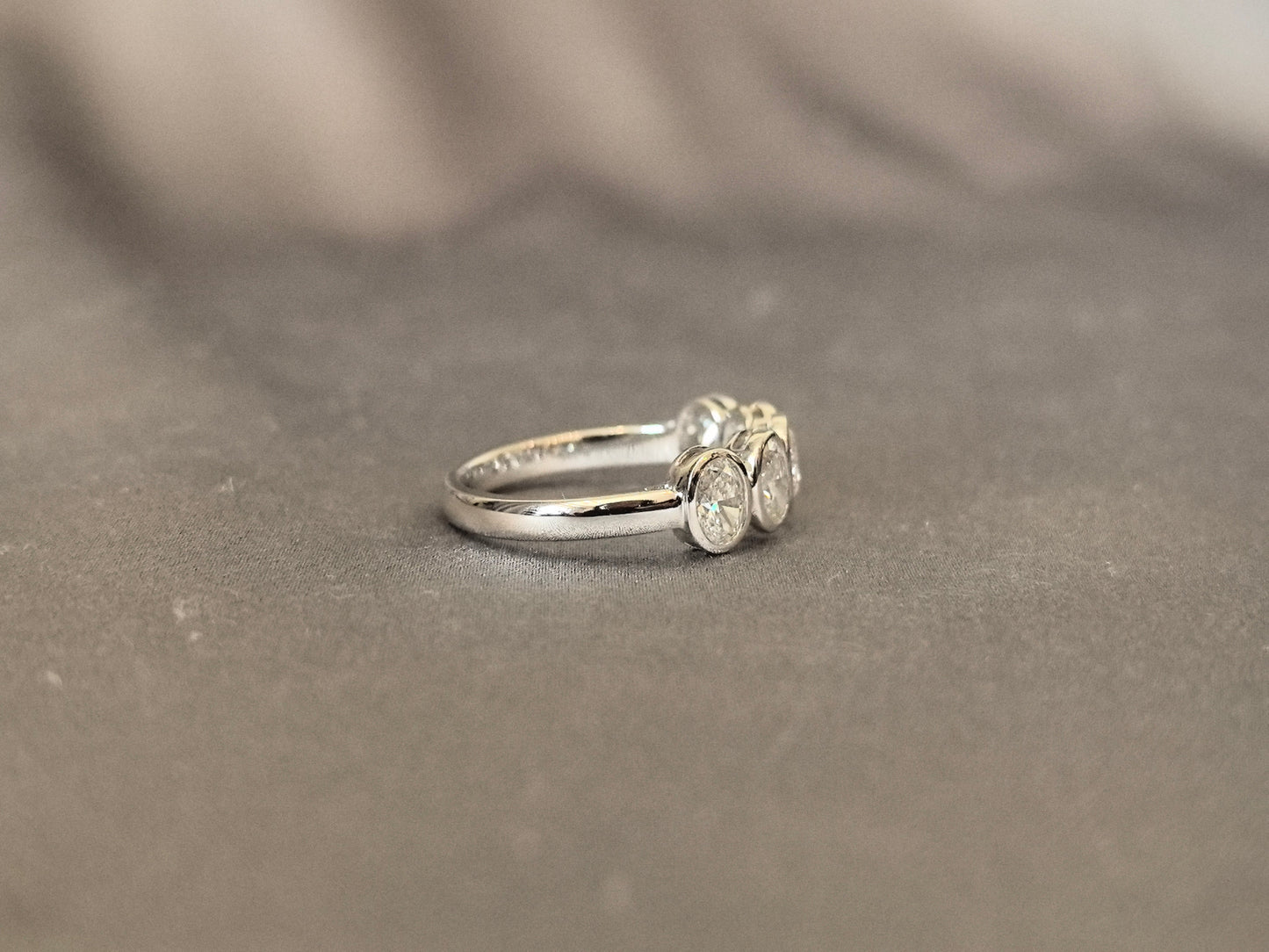 Oval-cut lab diamond half eternity ring - Bezel-set - Five-stone ring