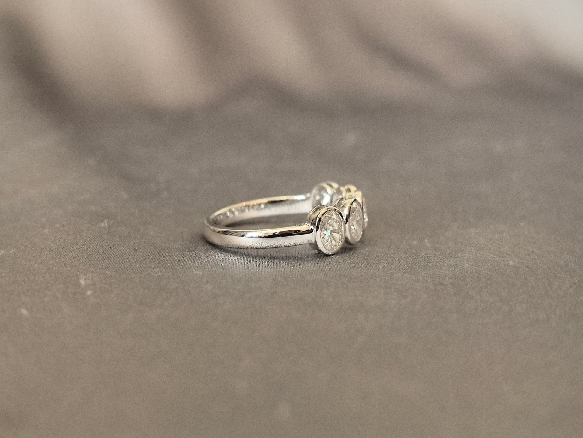 Oval-cut lab diamond half eternity ring - Bezel-set - Five-stone ring