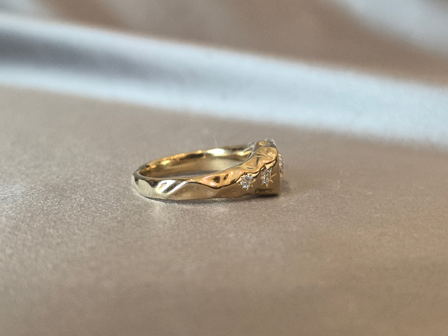 Oval-cut lab diamond signet ring - Bezel Set - Brown diamond