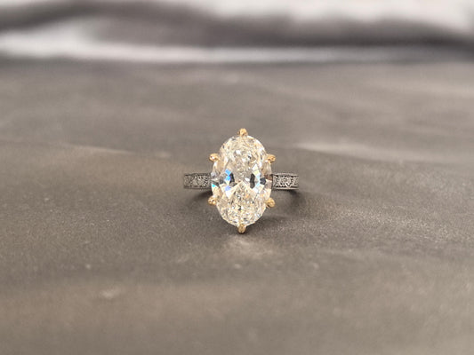 Vintage engraved solitaire ring - Oval-cut lab diamond - 6-prong set
