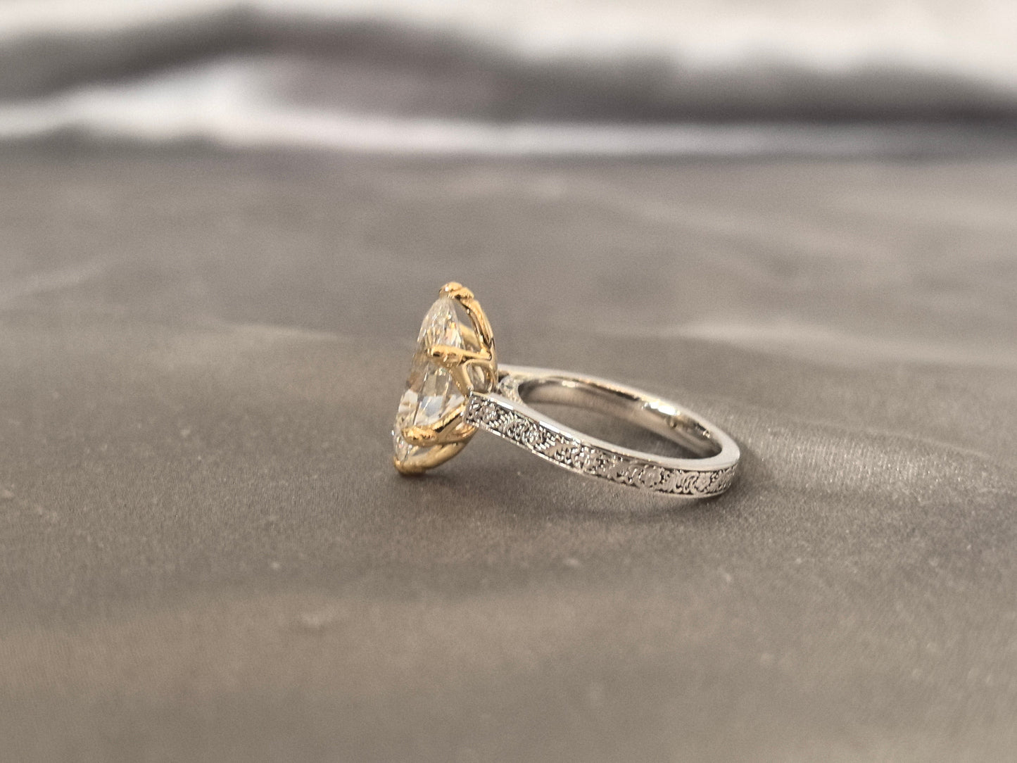 Vintage engraved solitaire ring - Oval-cut lab diamond - 6-prong set