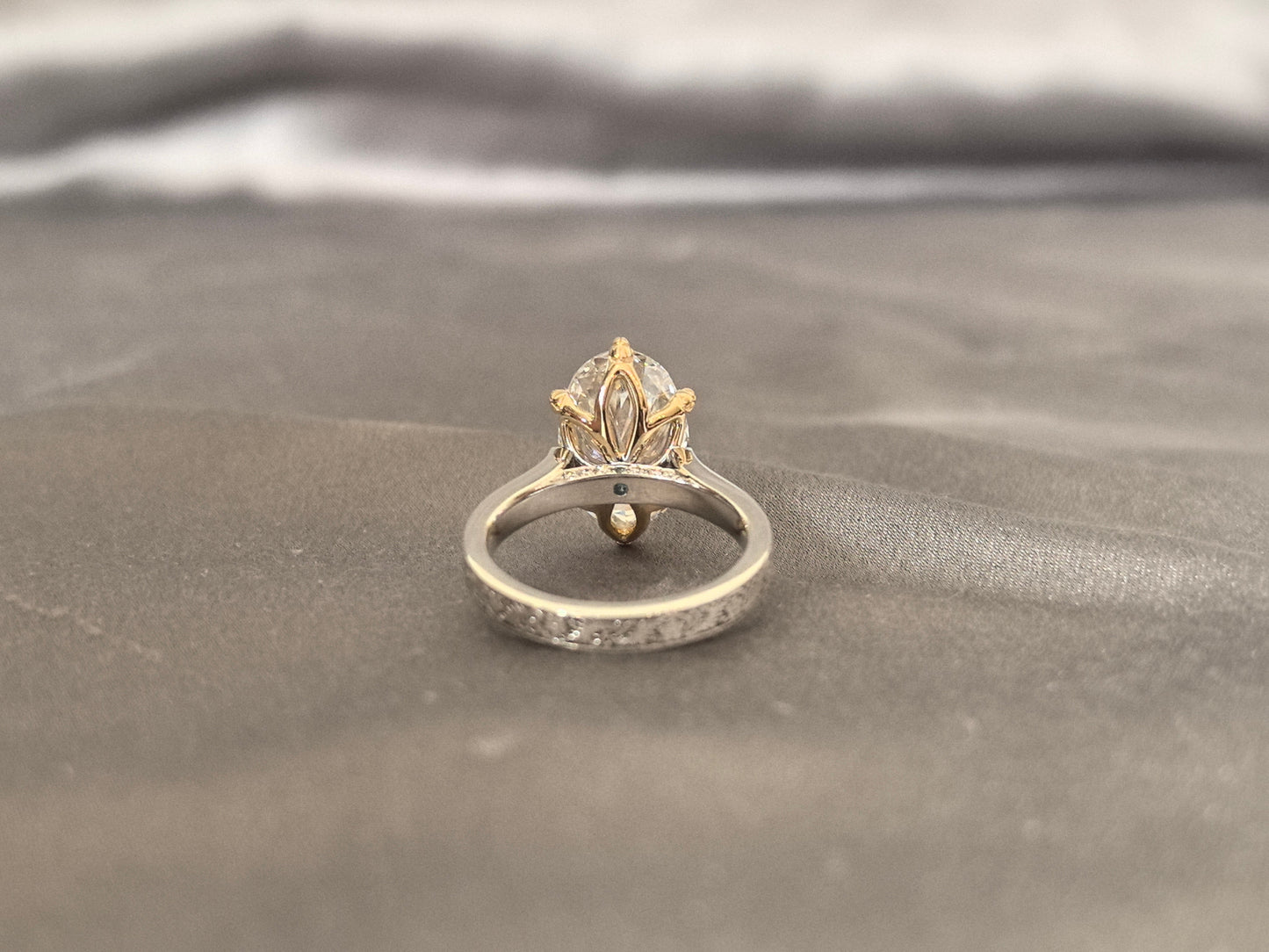 Vintage engraved solitaire ring - Oval-cut lab diamond - 6-prong set