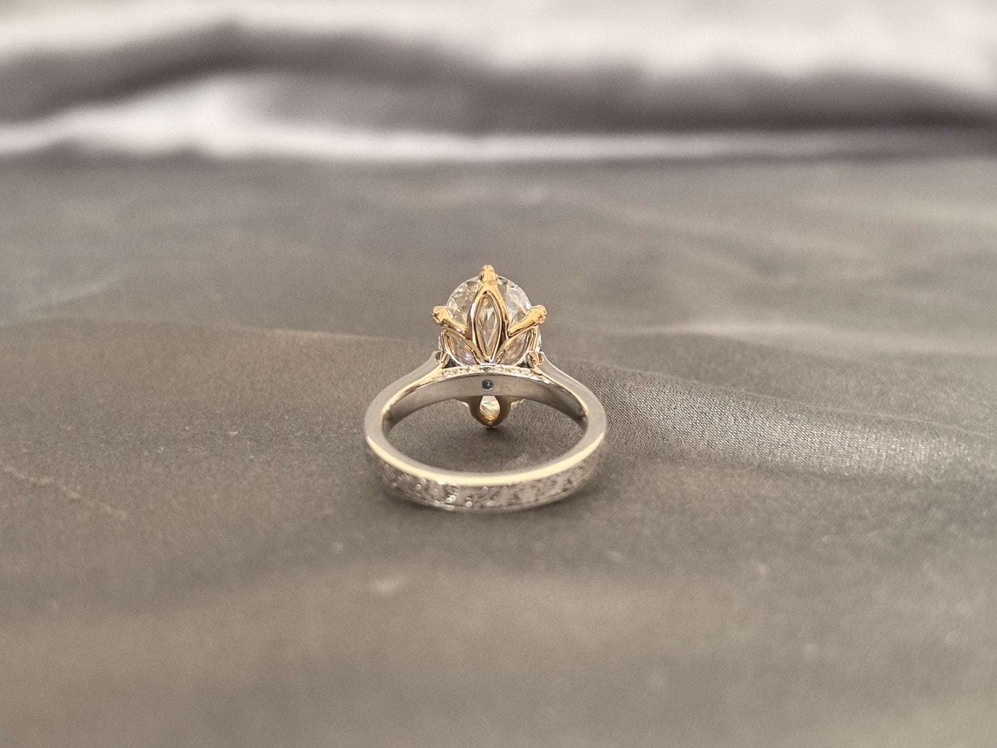 Vintage engraved solitaire ring - Oval-cut lab diamond - 6-prong set