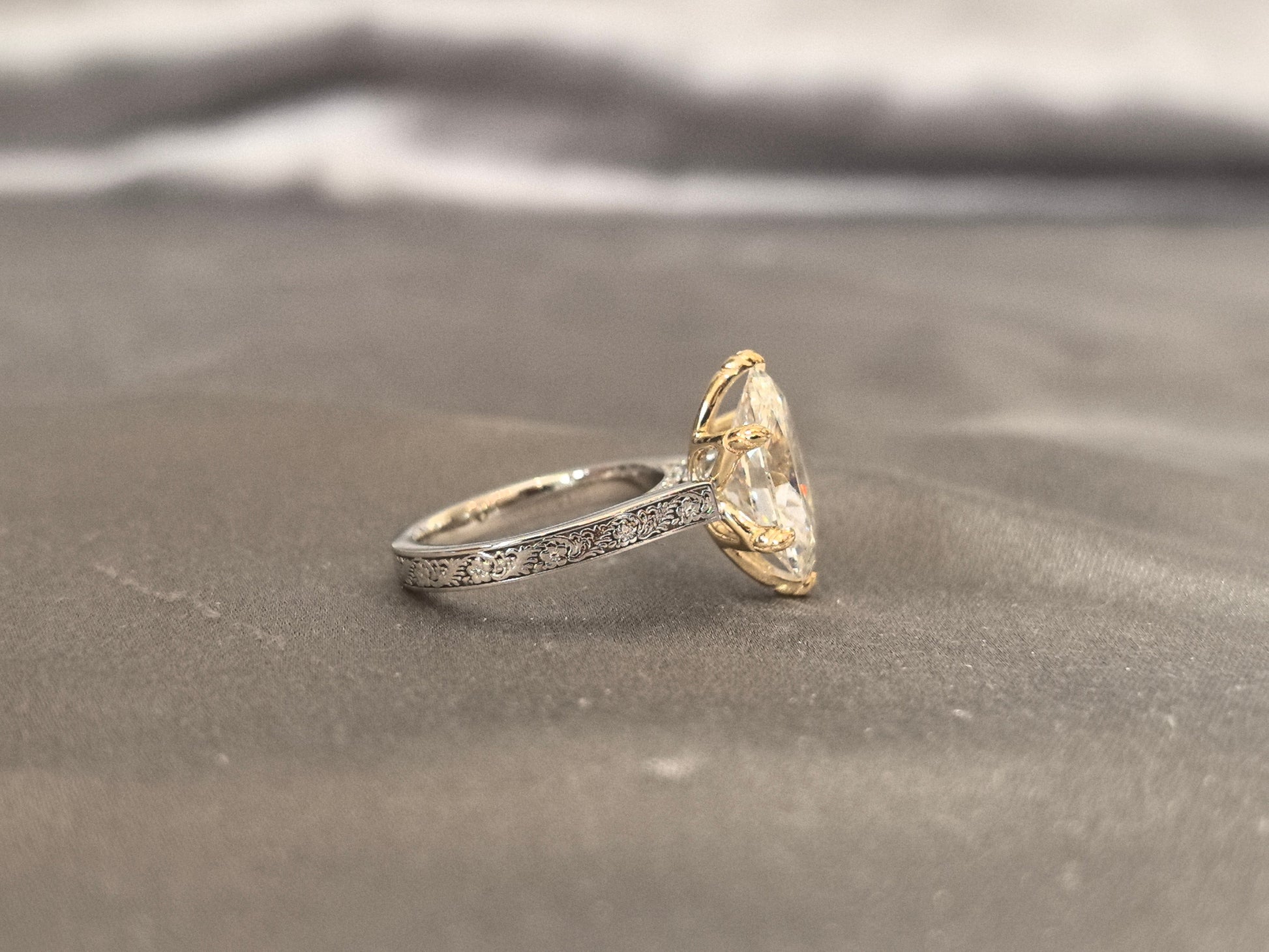 Vintage engraved solitaire ring - Oval-cut lab diamond - 6-prong set