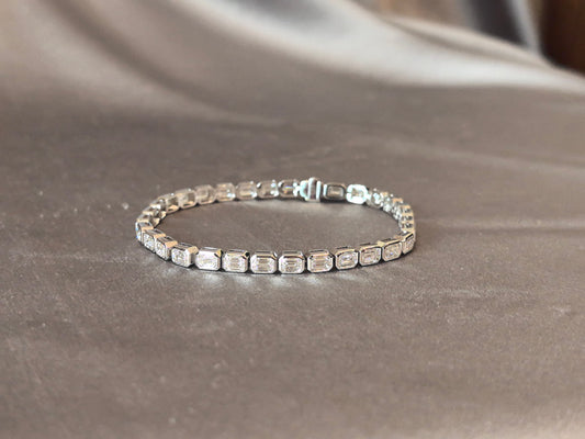 Lab-Grown Diamond Emerald-Cut Bezel Tennis Bracelet - Hypoallergenic Fine Jewelry - Durable Box-Style Clasp Closure