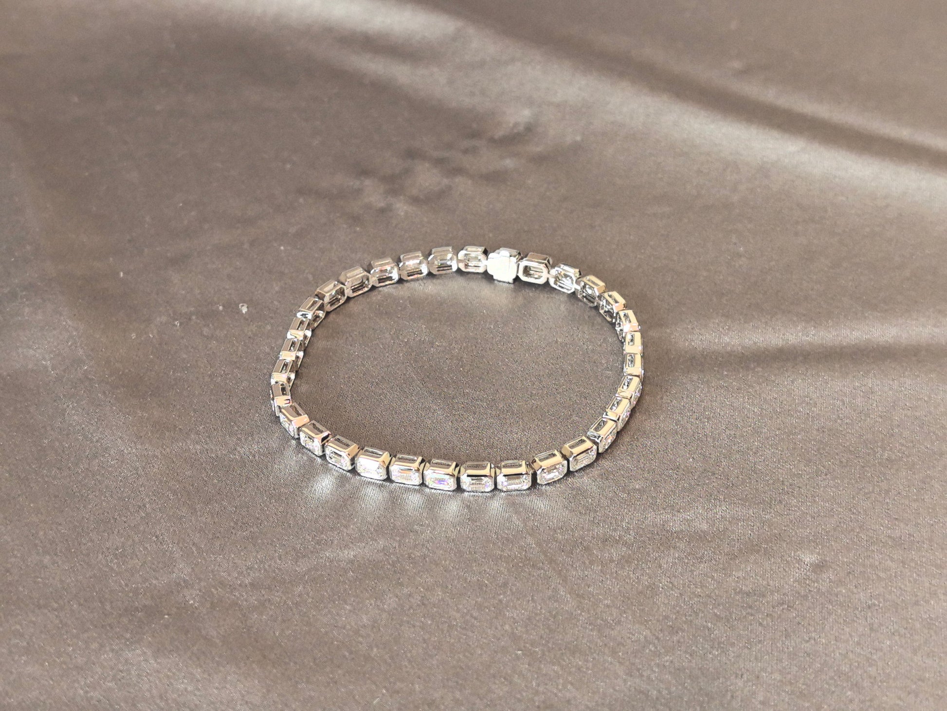 Lab-Grown Diamond Emerald-Cut Bezel Tennis Bracelet - Hypoallergenic Fine Jewelry - Durable Box-Style Clasp Closure